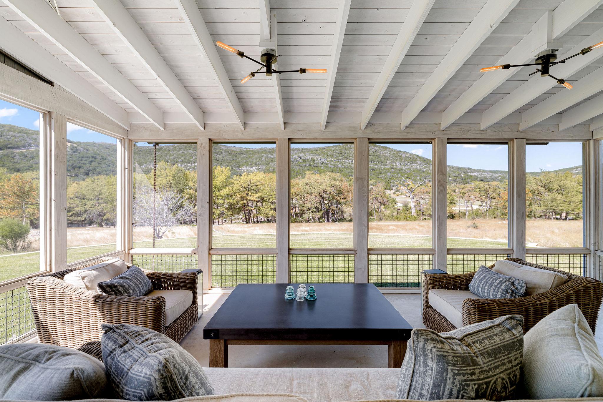 415 Frio Canon Trl, Leakey, TX 78873