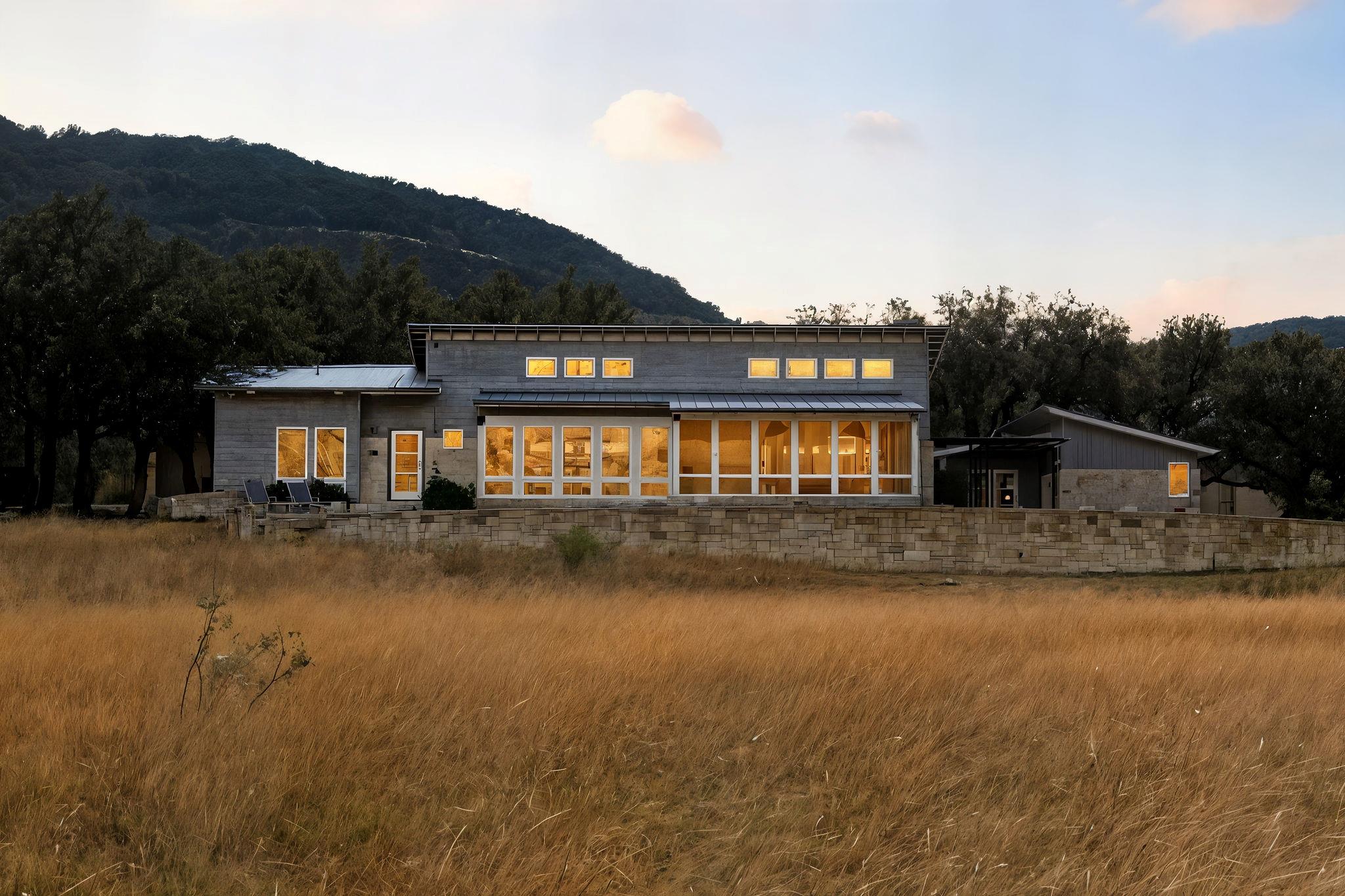 415 Frio Canon Trl, Leakey, TX 78873