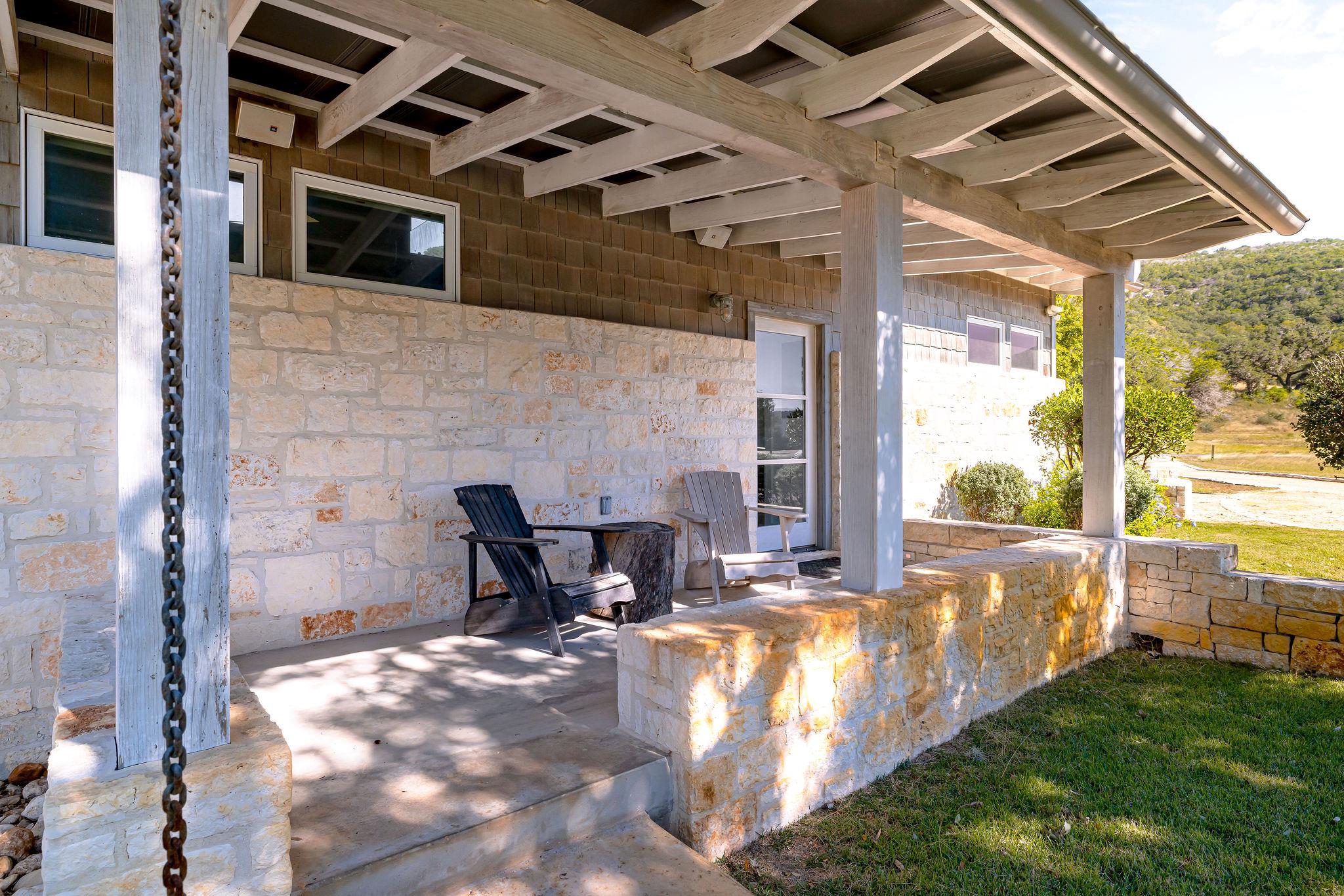 415 Frio Canon Trl, Leakey, TX 78873