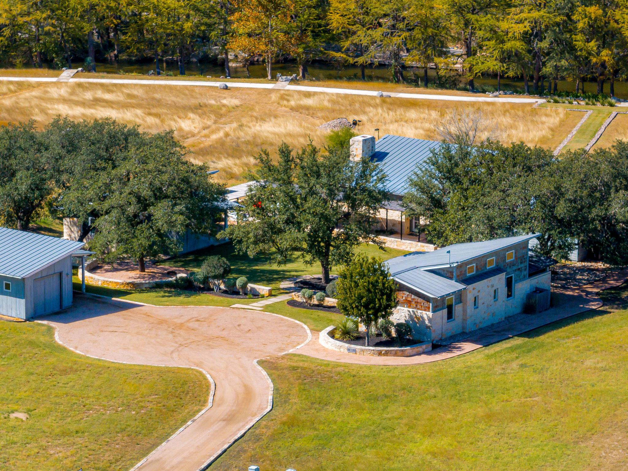 415 Frio Canon Trl, Leakey, TX 78873