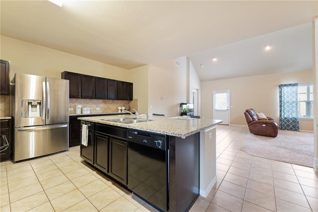 206 Llano River Trl, Hutto, TX 78634