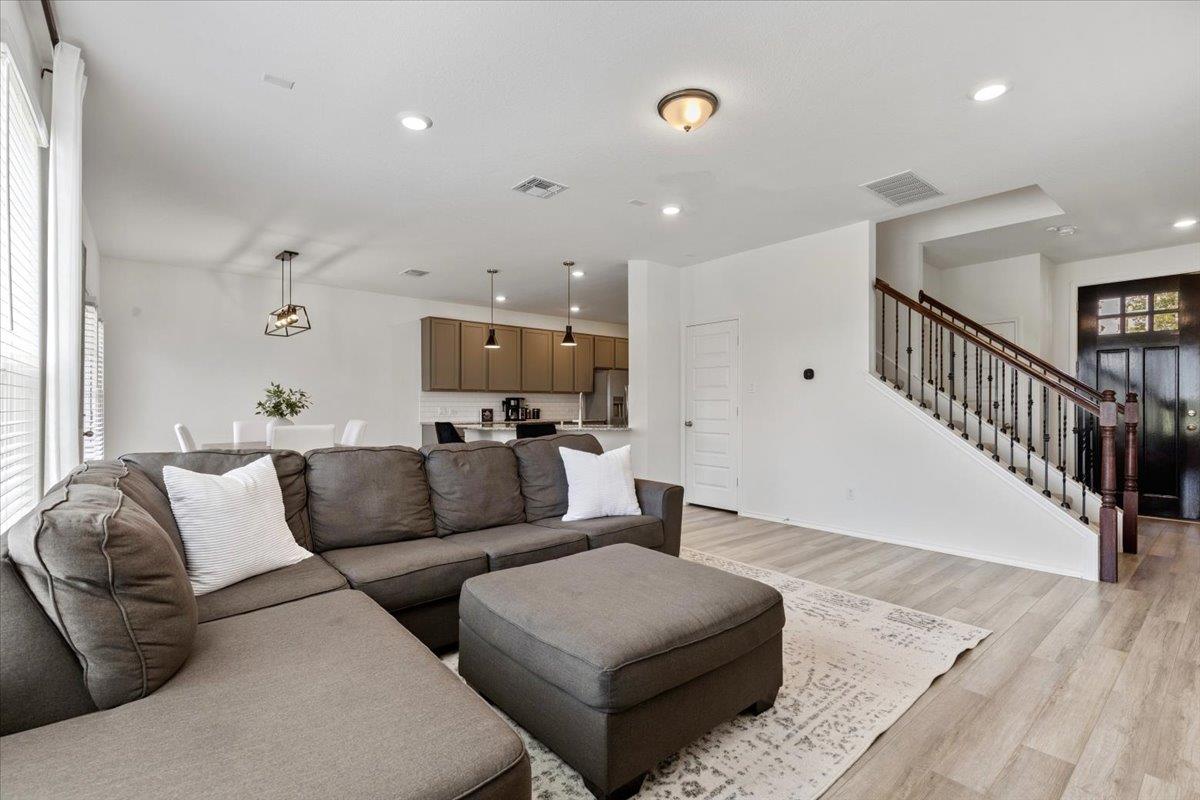 154 Danish Drive Dr, Hutto, TX 78634