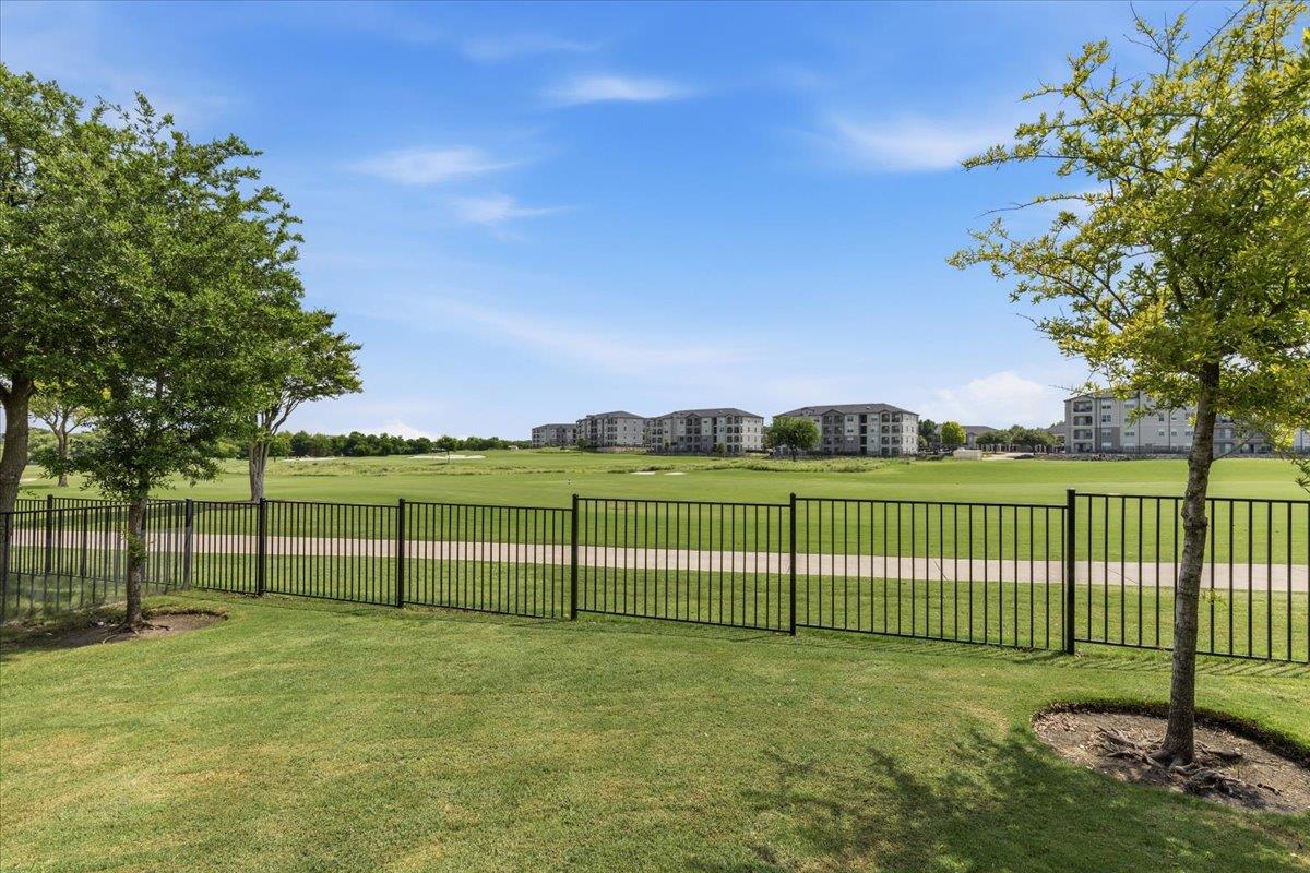 154 Danish Drive Dr, Hutto, TX 78634