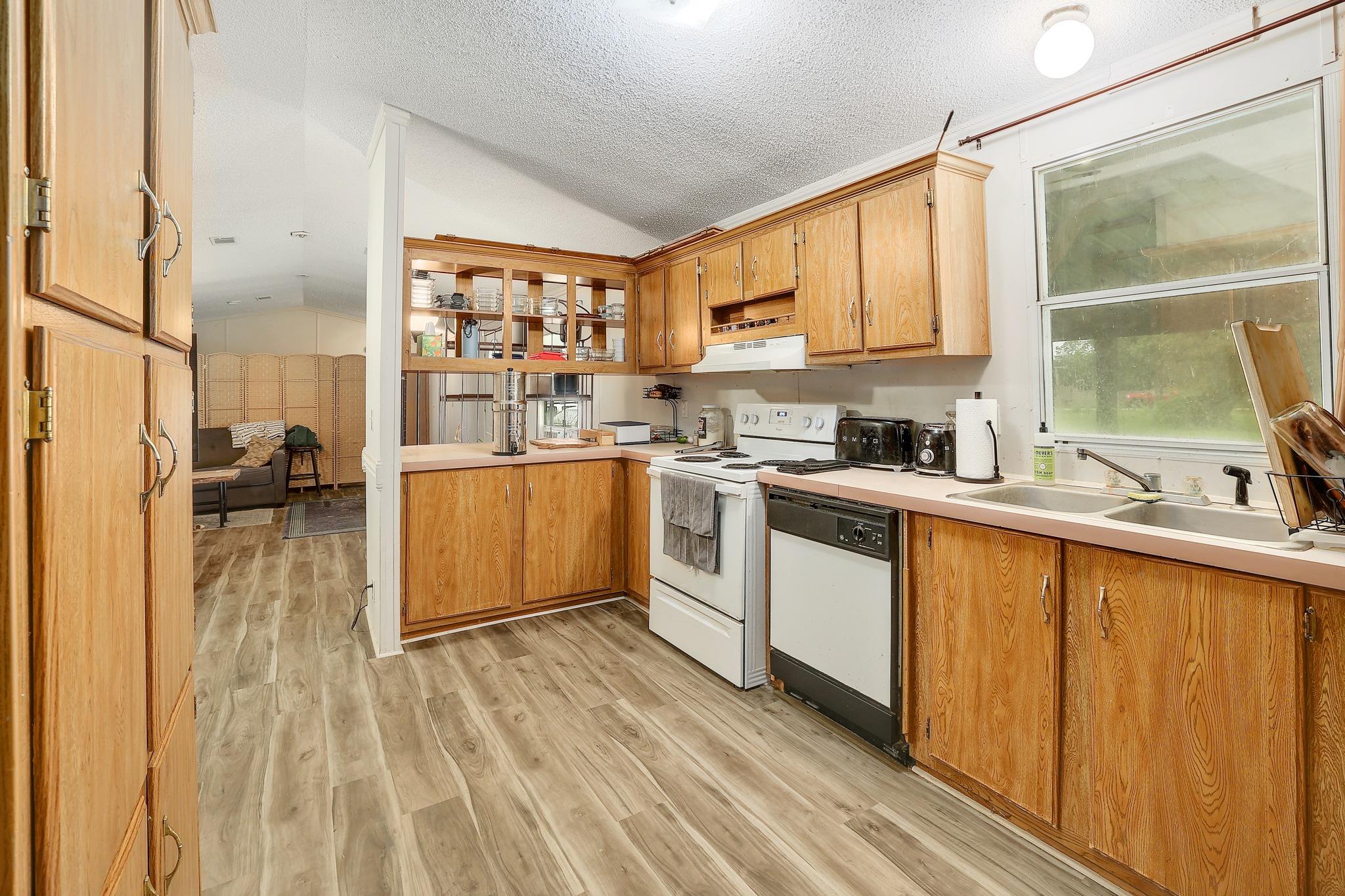 288 The Forest Rd, Dale, TX 78616