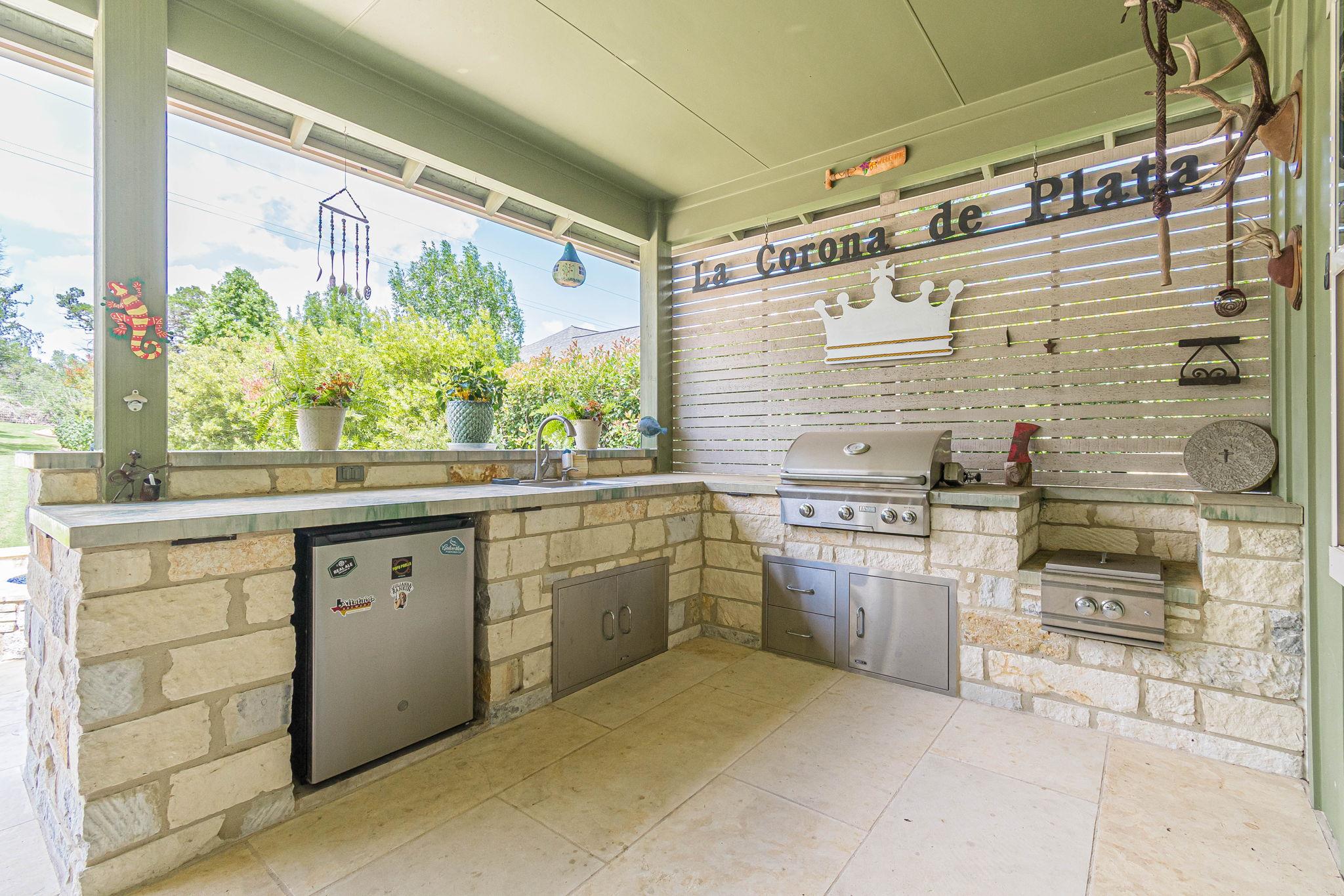 112 Laughing Pear Dr, San Marcos, TX 78666