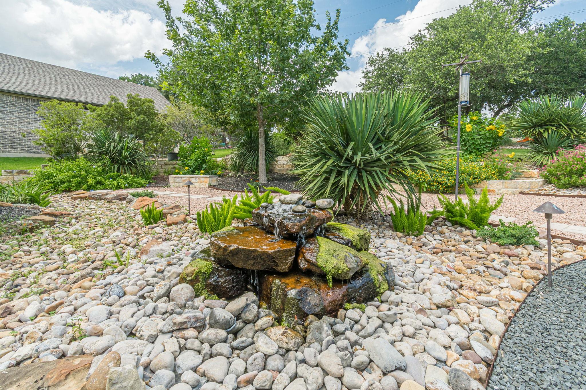 112 Laughing Pear Dr, San Marcos, TX 78666