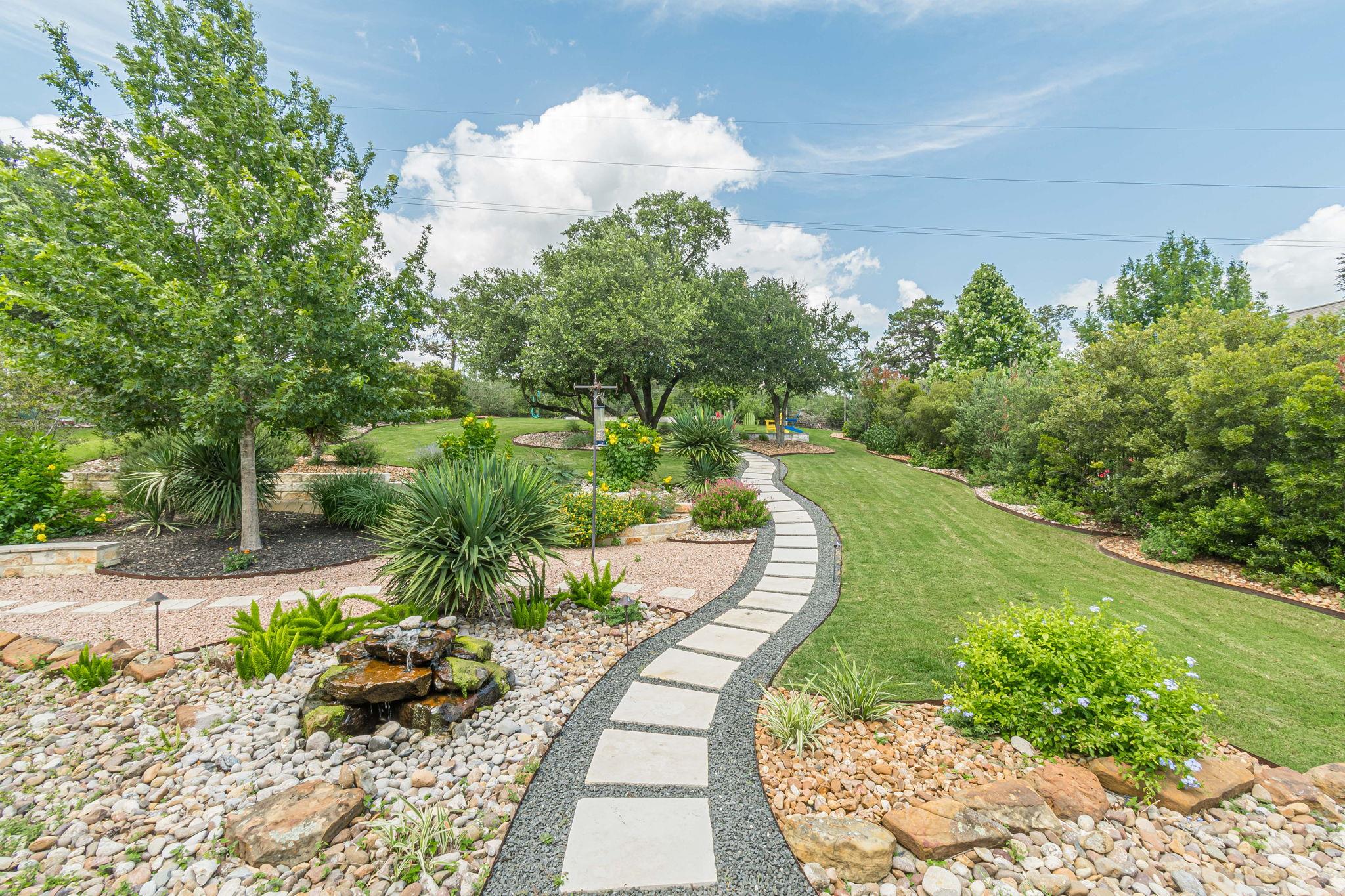 112 Laughing Pear Dr, San Marcos, TX 78666