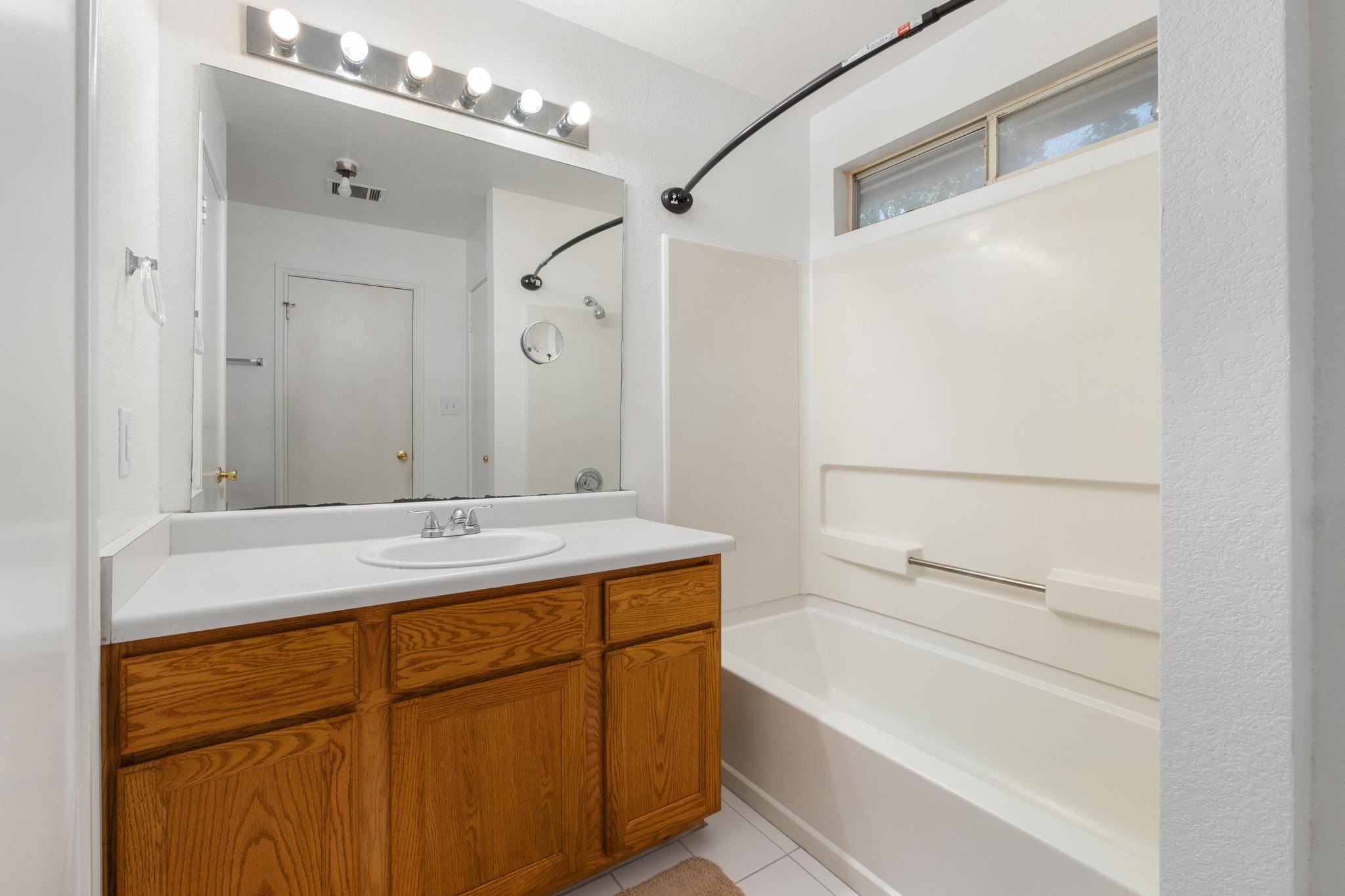 1184 Waller St, Austin, TX 78702