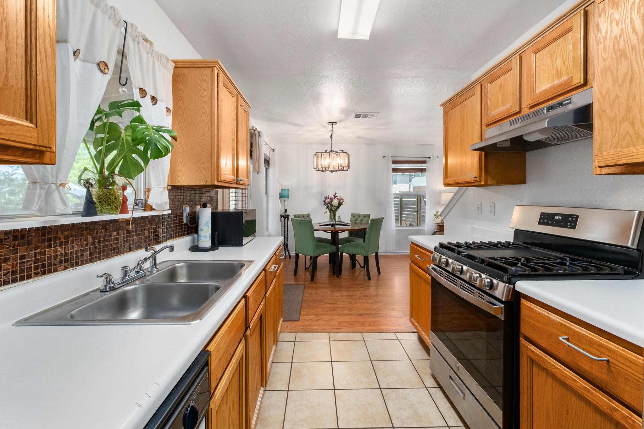 1184 Waller St, Austin, TX 78702