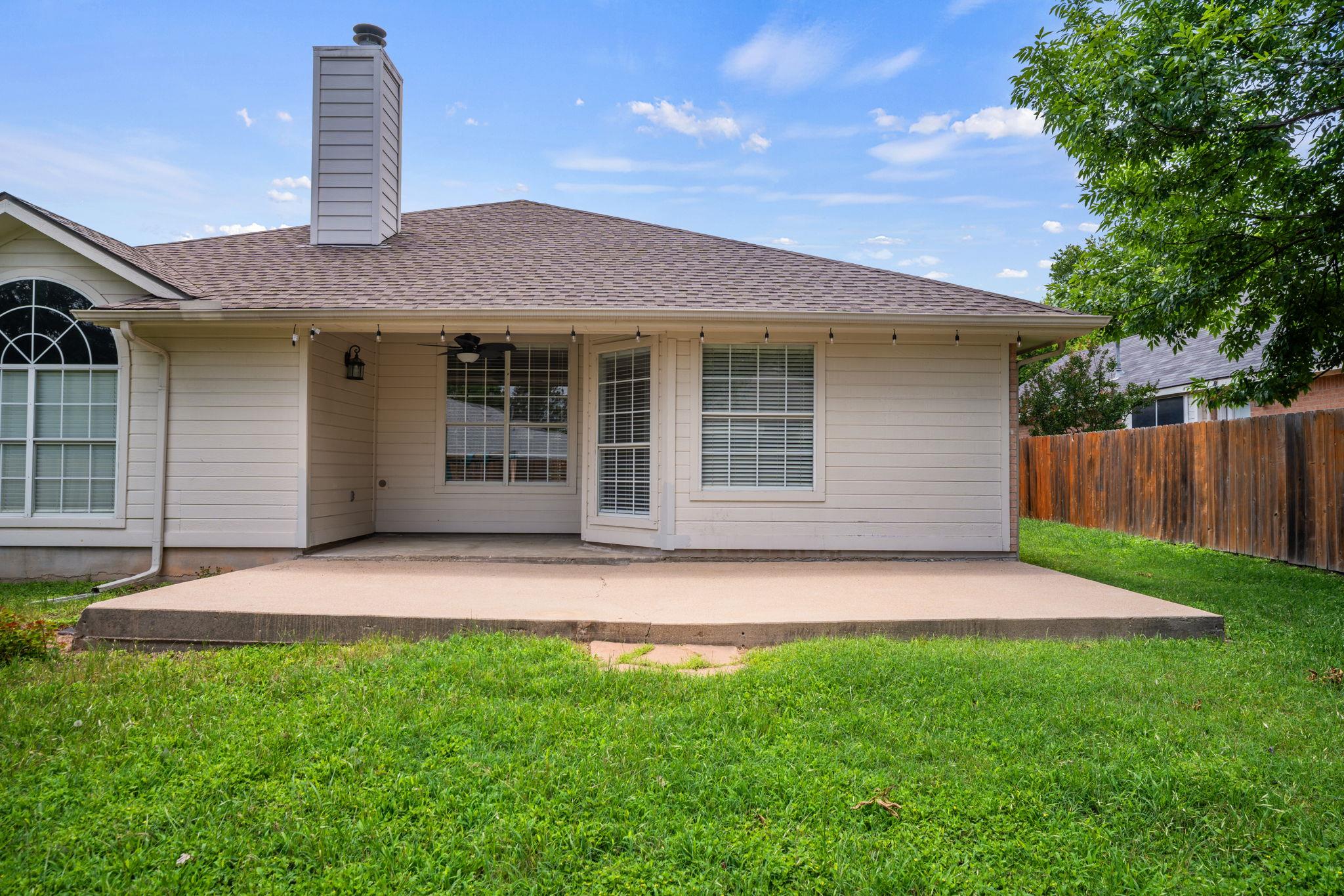1106 Woodview Dr, Leander, TX 78641
