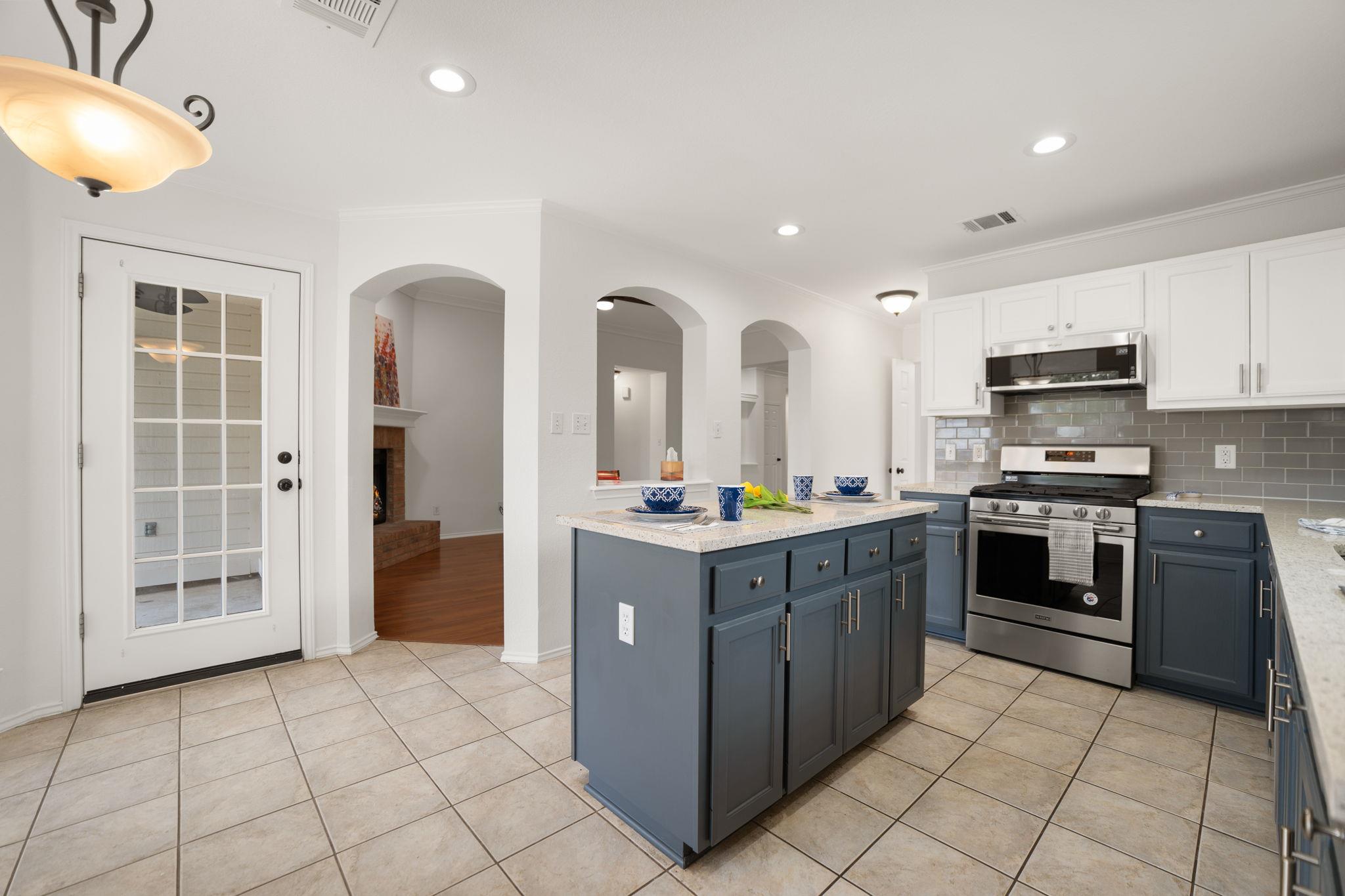 1106 Woodview Dr, Leander, TX 78641