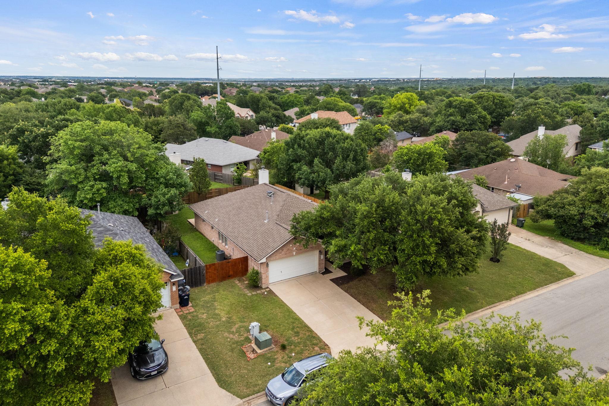 1106 Woodview Dr, Leander, TX 78641