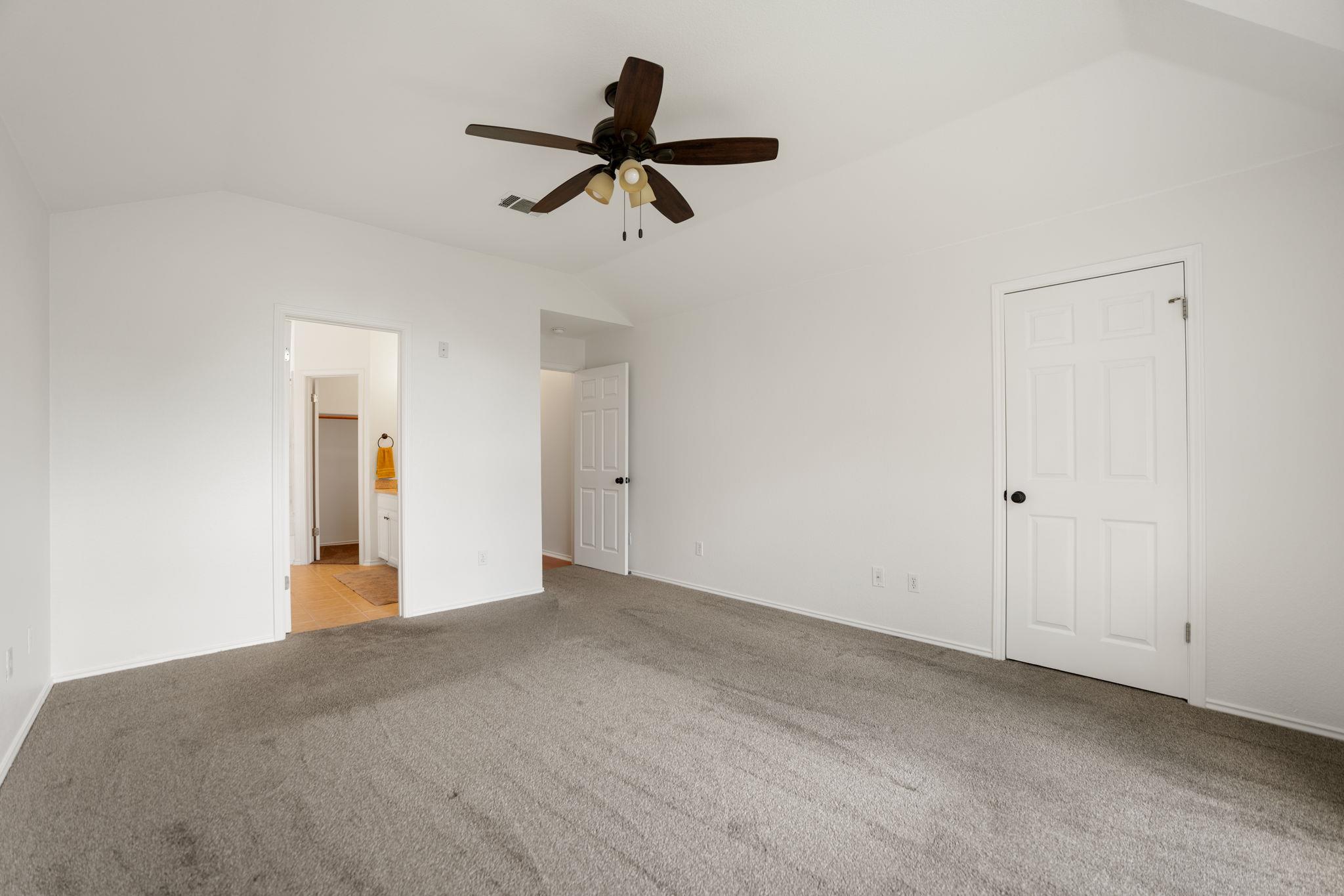 1106 Woodview Dr, Leander, TX 78641