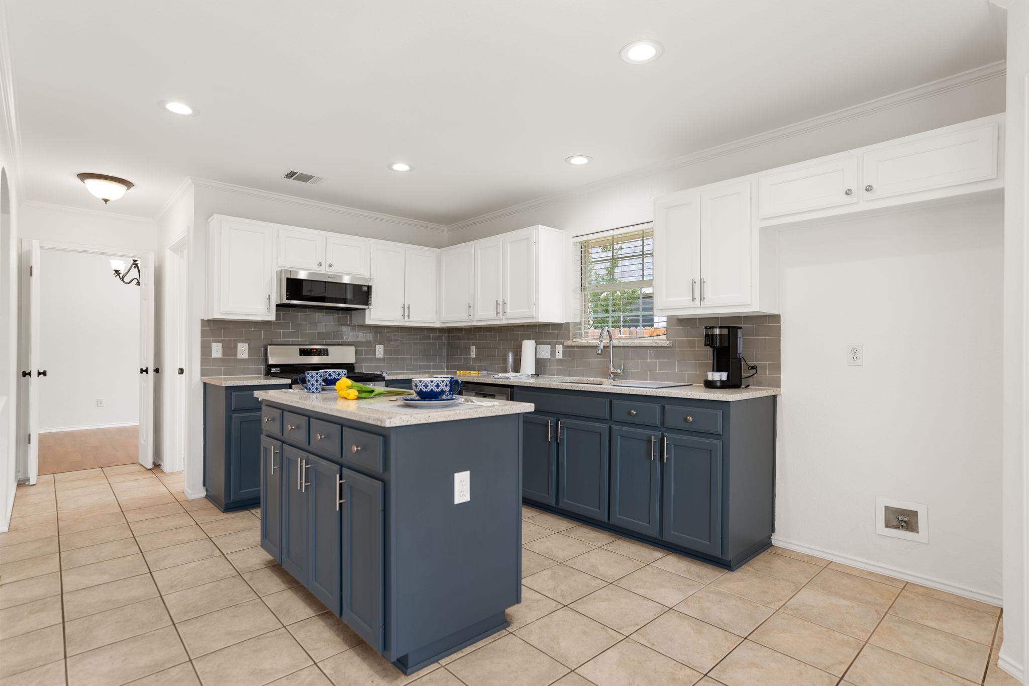 1106 Woodview Dr, Leander, TX 78641
