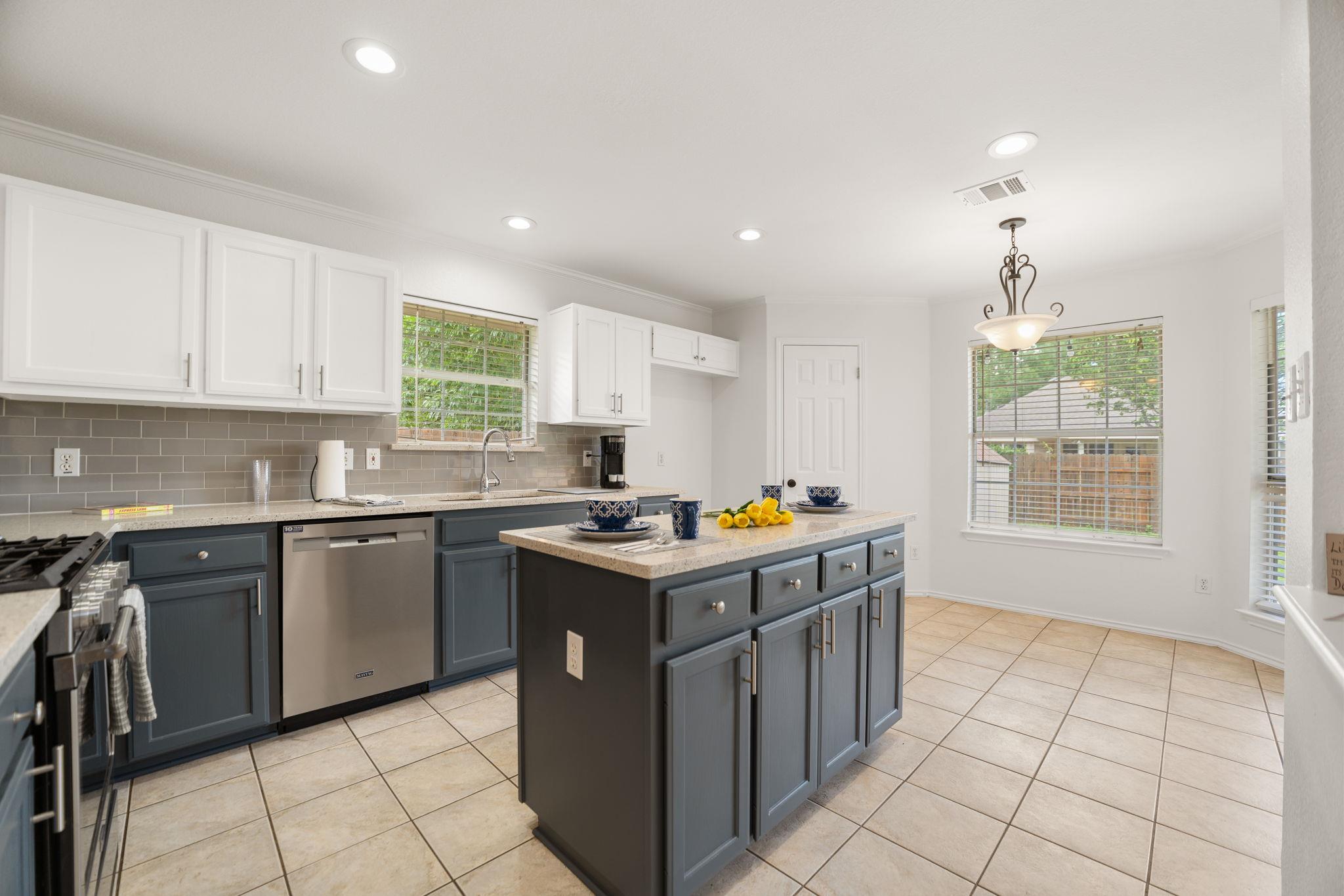 1106 Woodview Dr, Leander, TX 78641