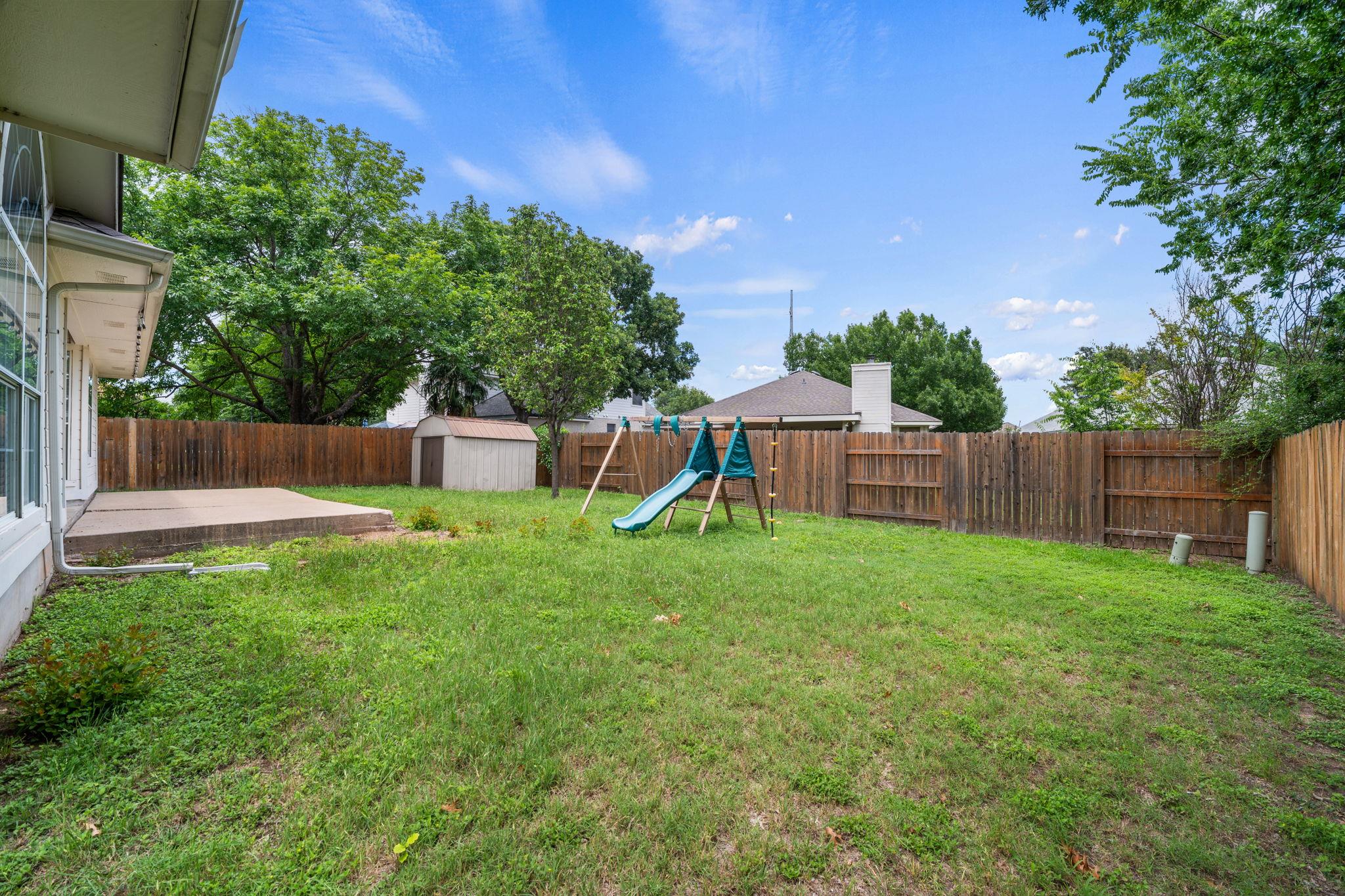 1106 Woodview Dr, Leander, TX 78641