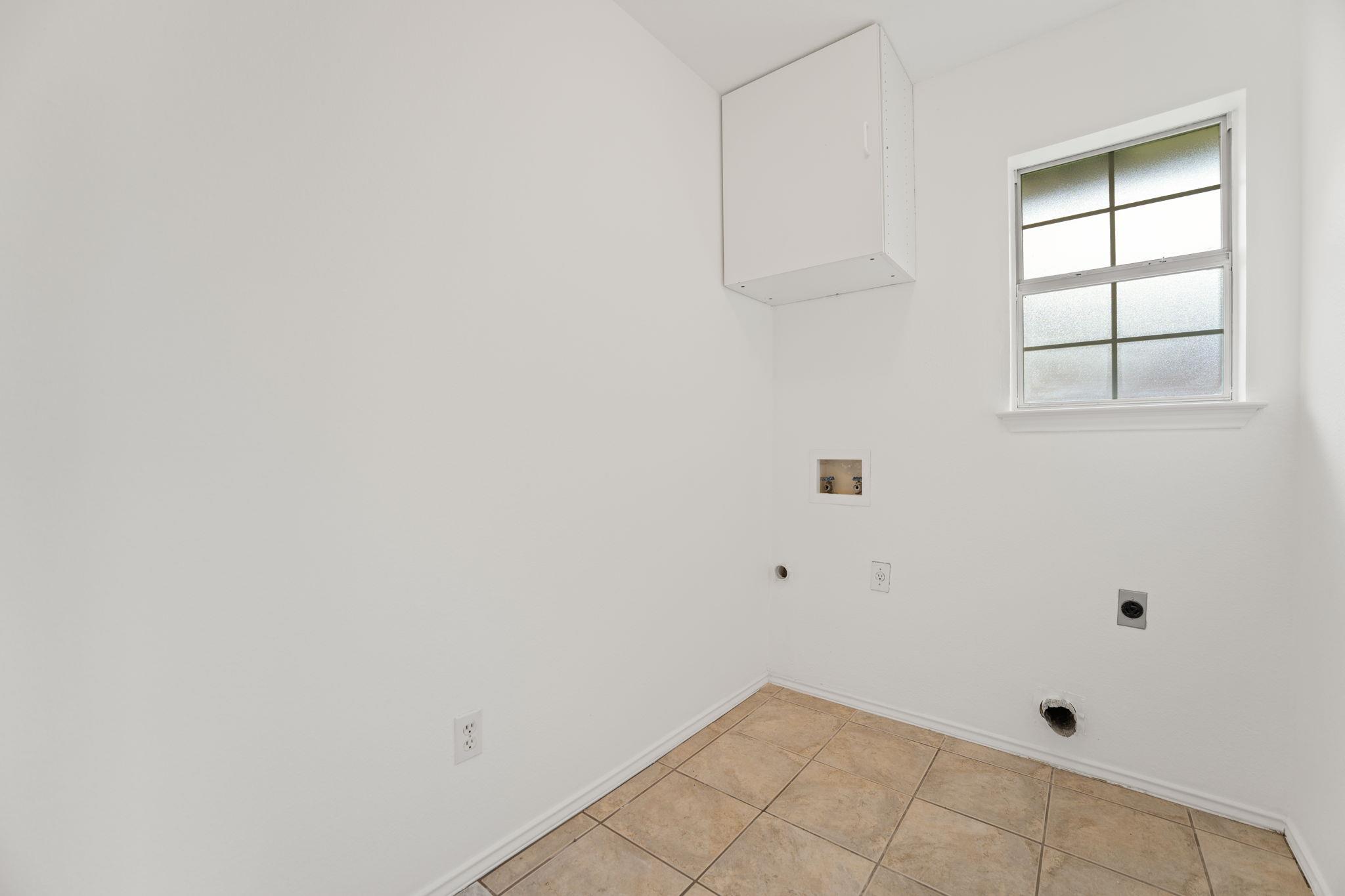 1106 Woodview Dr, Leander, TX 78641