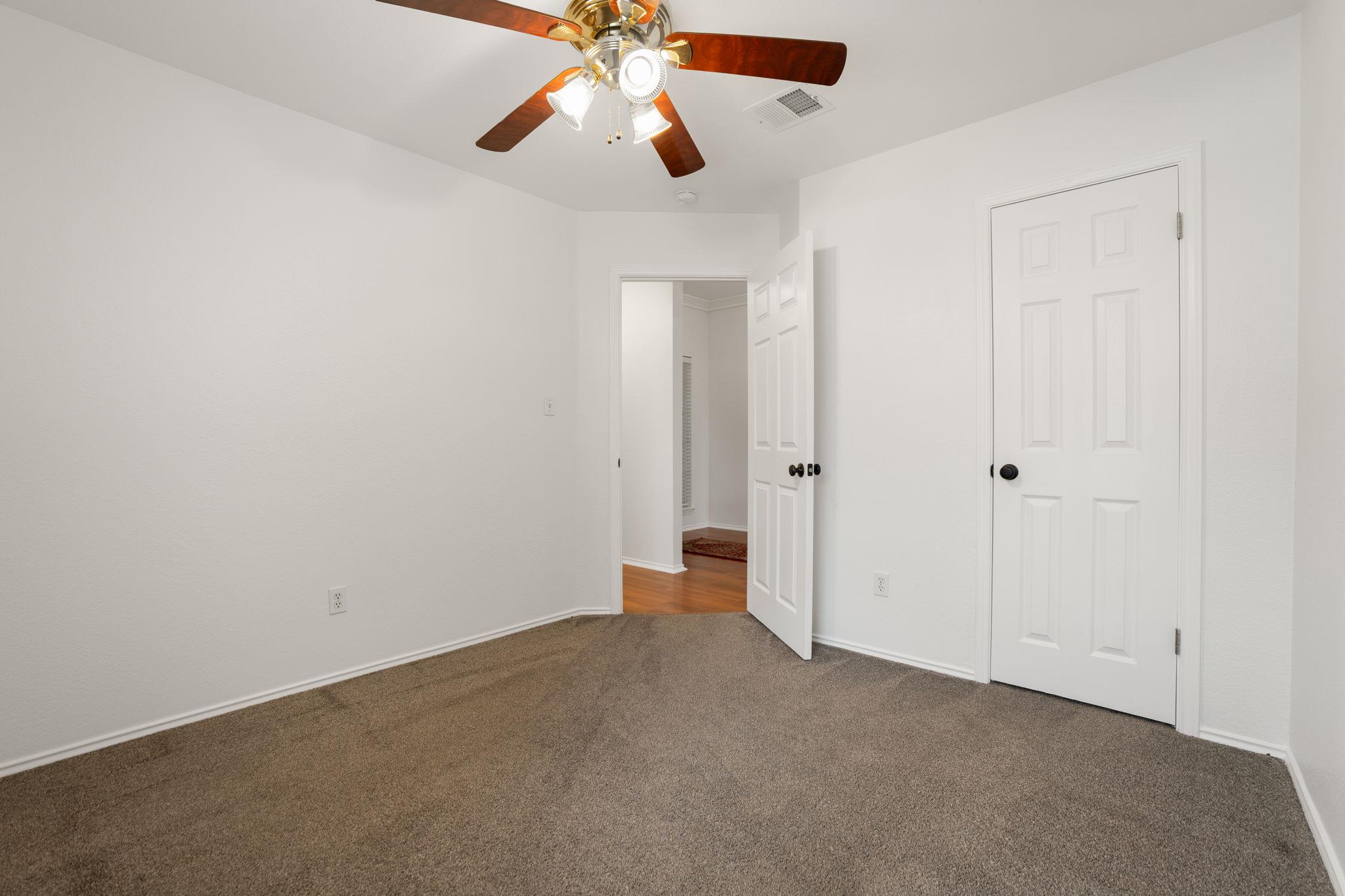 1106 Woodview Dr, Leander, TX 78641