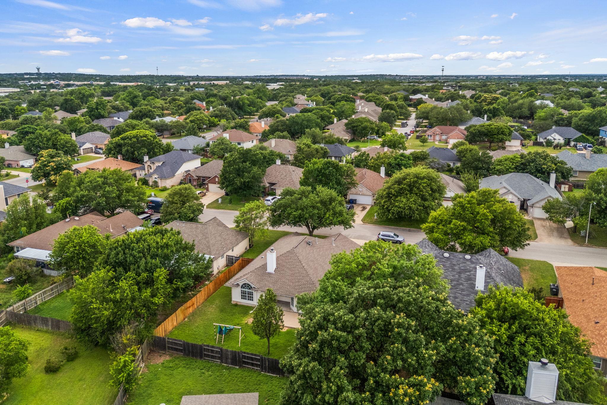 1106 Woodview Dr, Leander, TX 78641