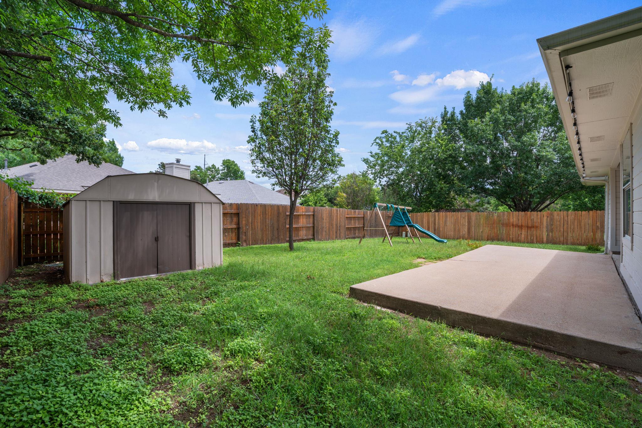 1106 Woodview Dr, Leander, TX 78641