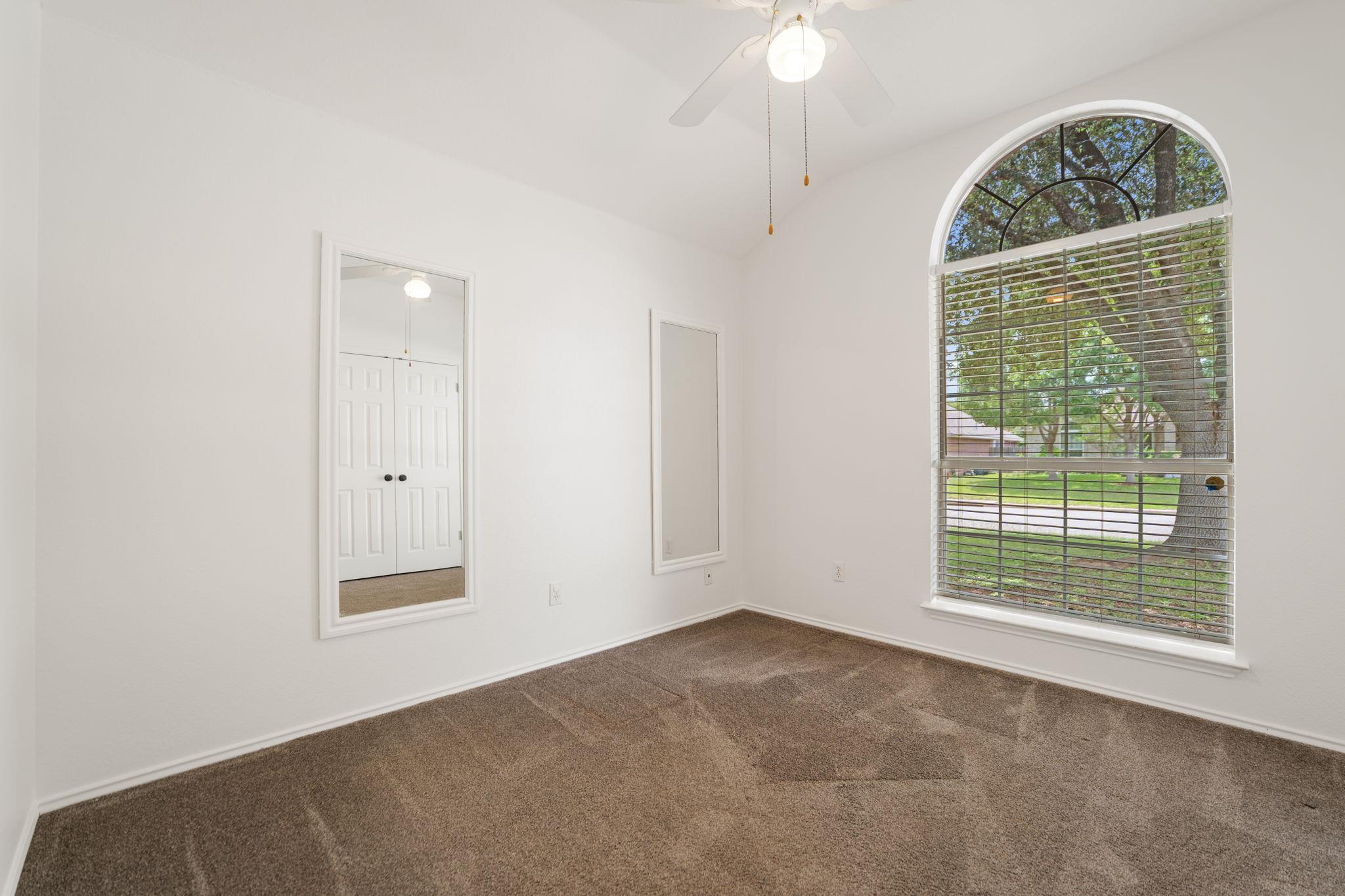 1106 Woodview Dr, Leander, TX 78641