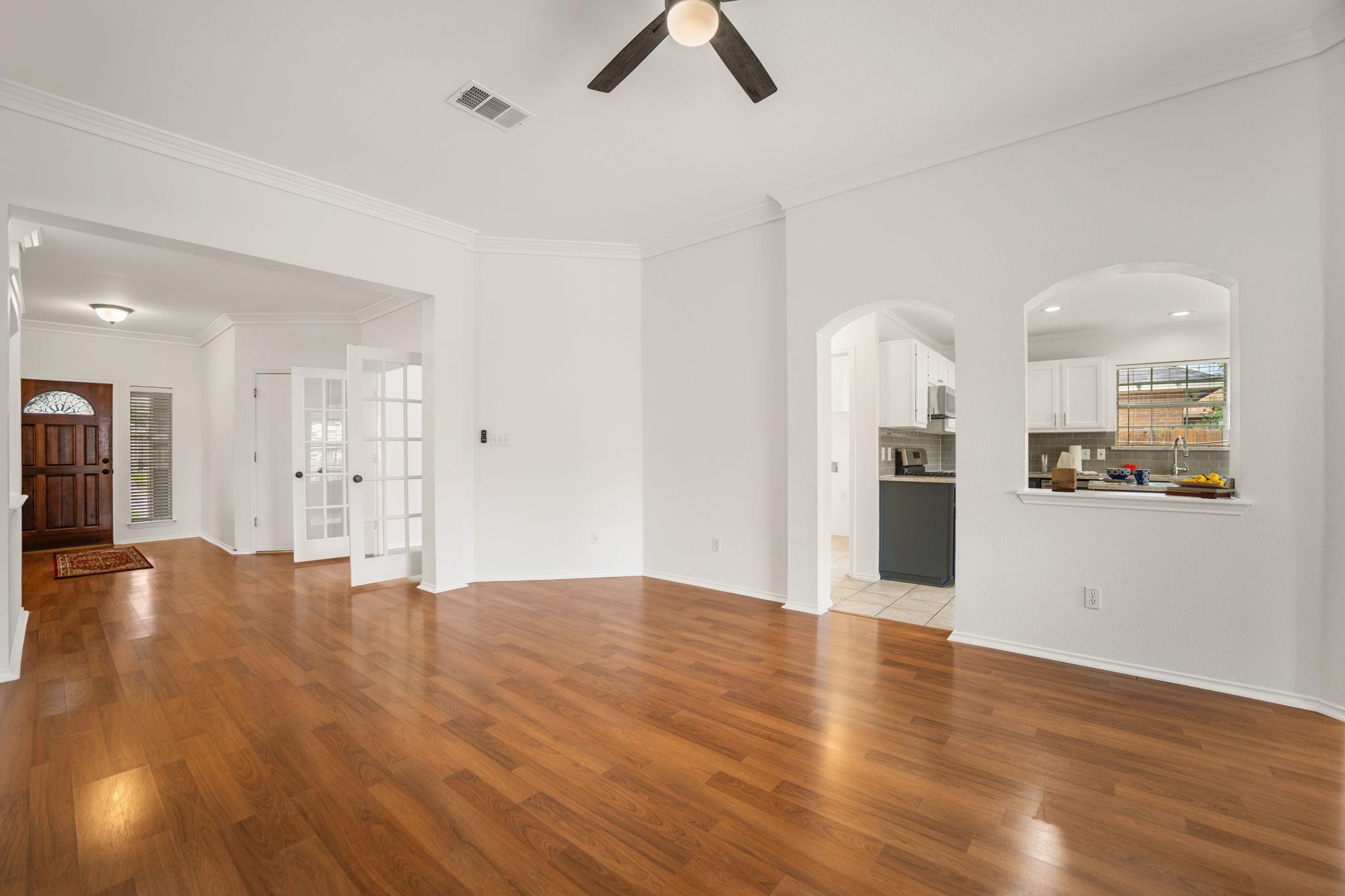 1106 Woodview Dr, Leander, TX 78641