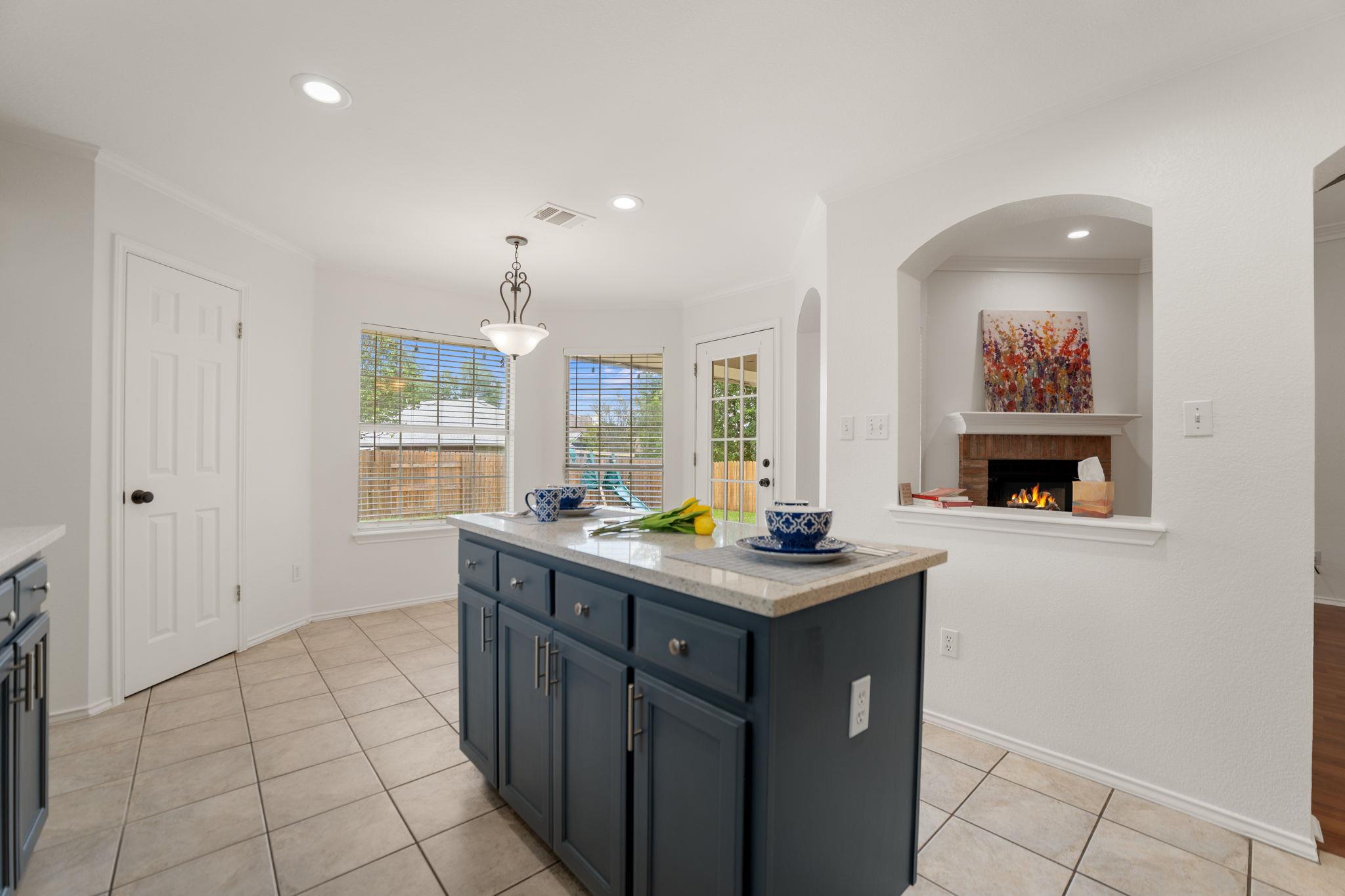 1106 Woodview Dr, Leander, TX 78641
