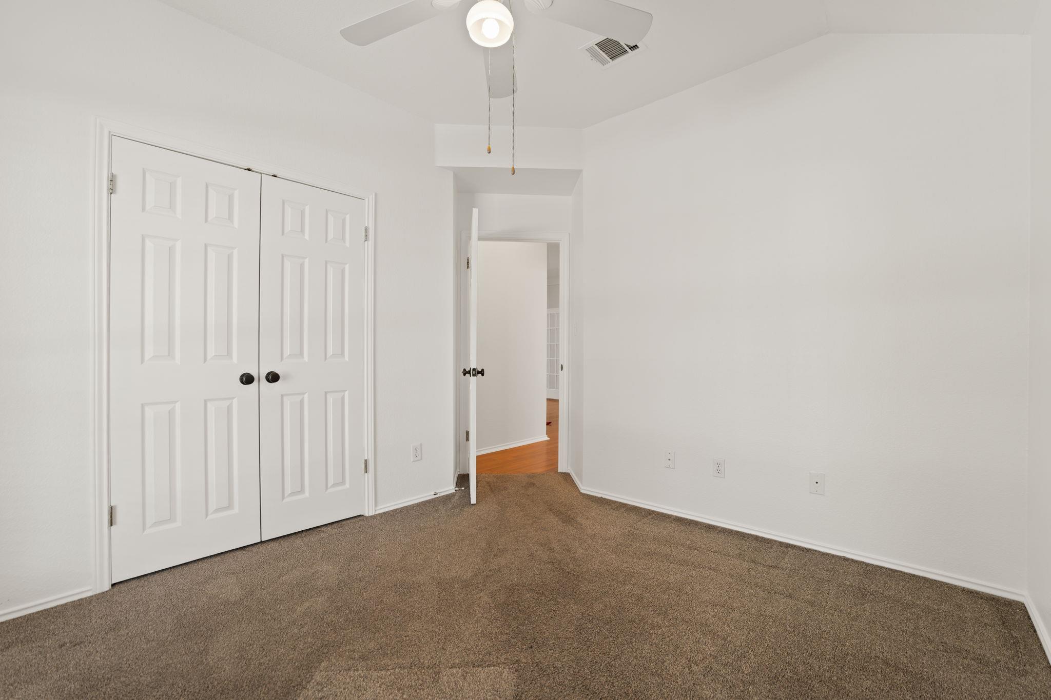 1106 Woodview Dr, Leander, TX 78641