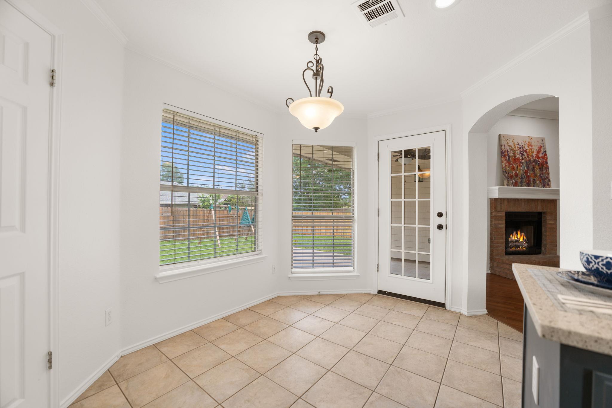 1106 Woodview Dr, Leander, TX 78641