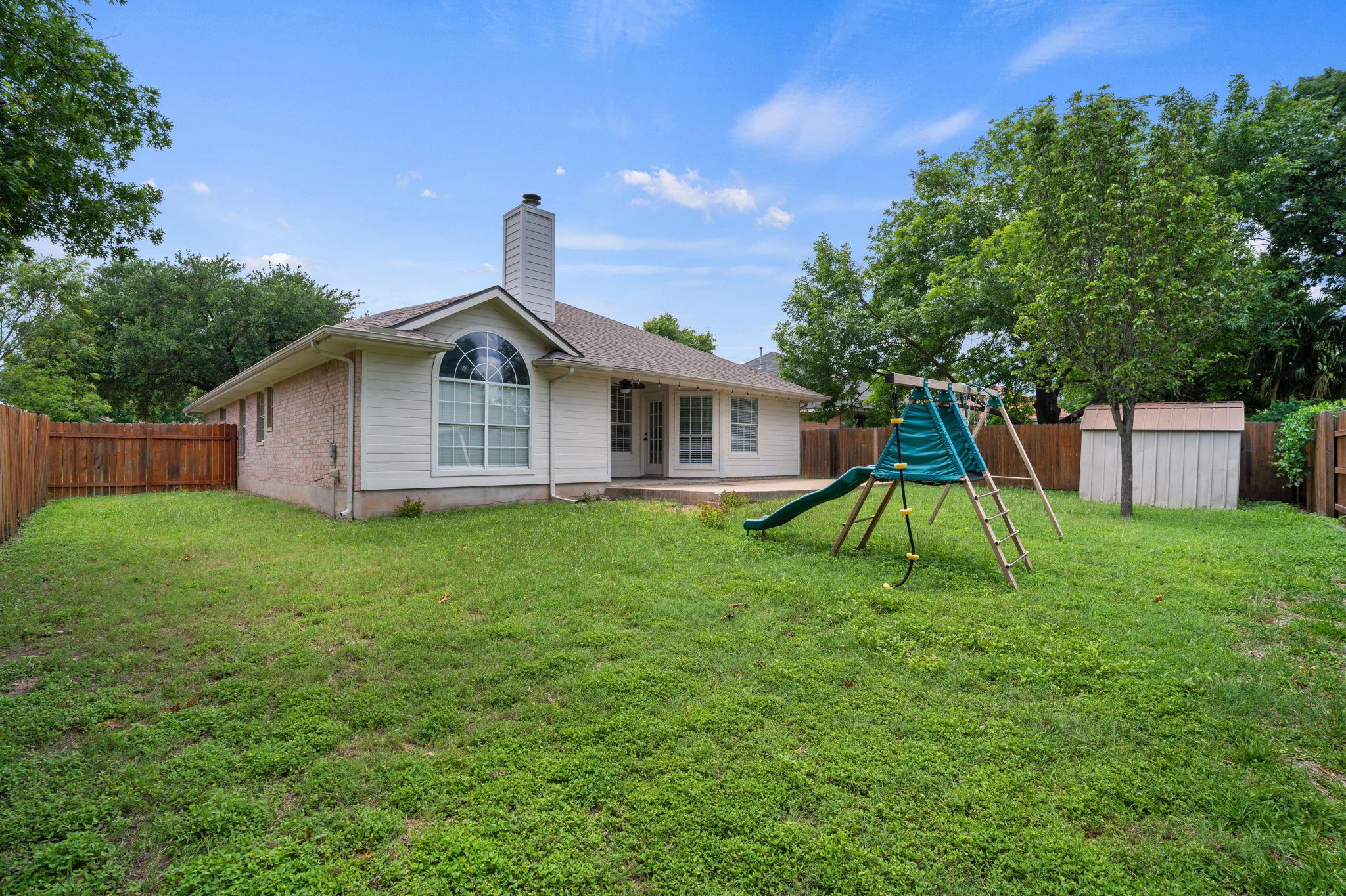 1106 Woodview Dr, Leander, TX 78641