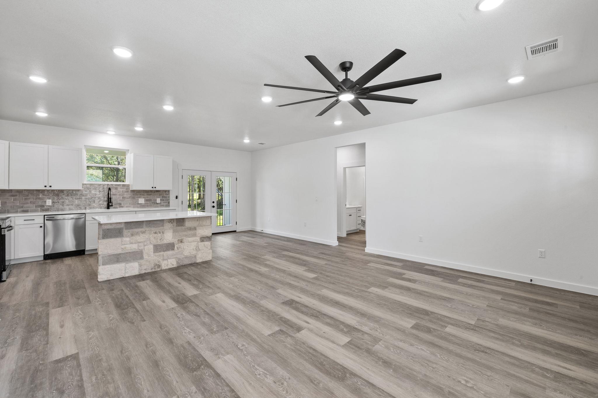 165 Nuuanu Ln, Bastrop, TX 78602