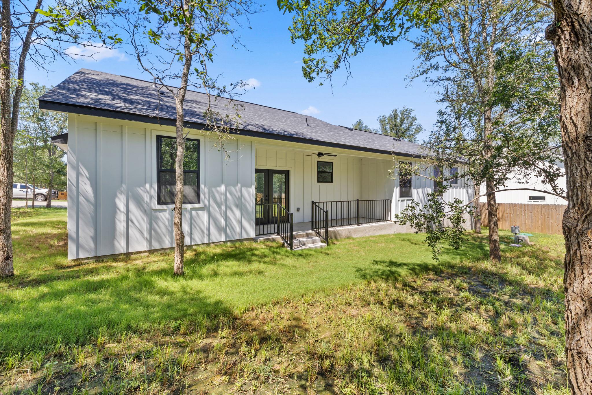 165 Nuuanu Ln, Bastrop, TX 78602