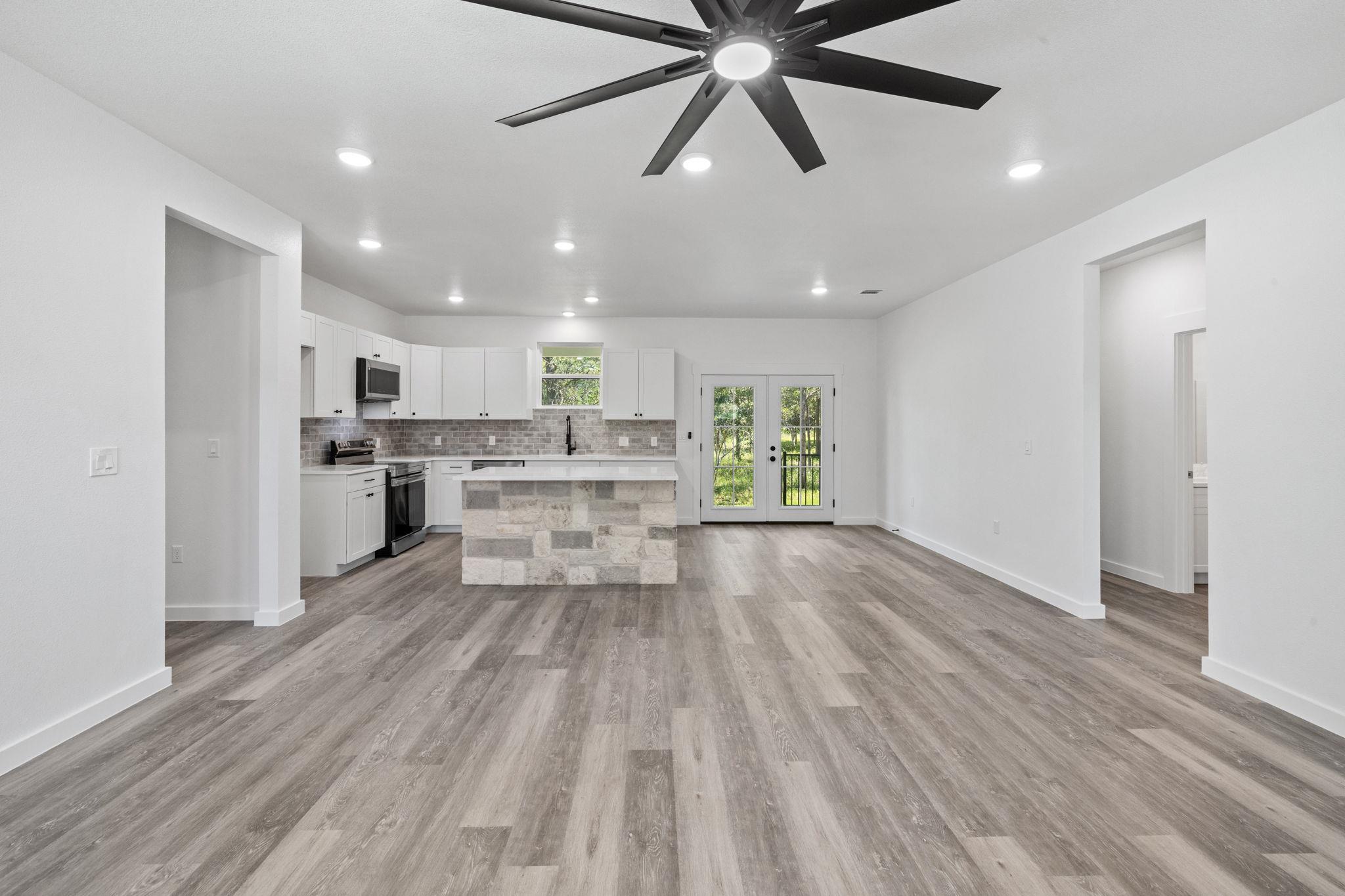 165 Nuuanu Ln, Bastrop, TX 78602