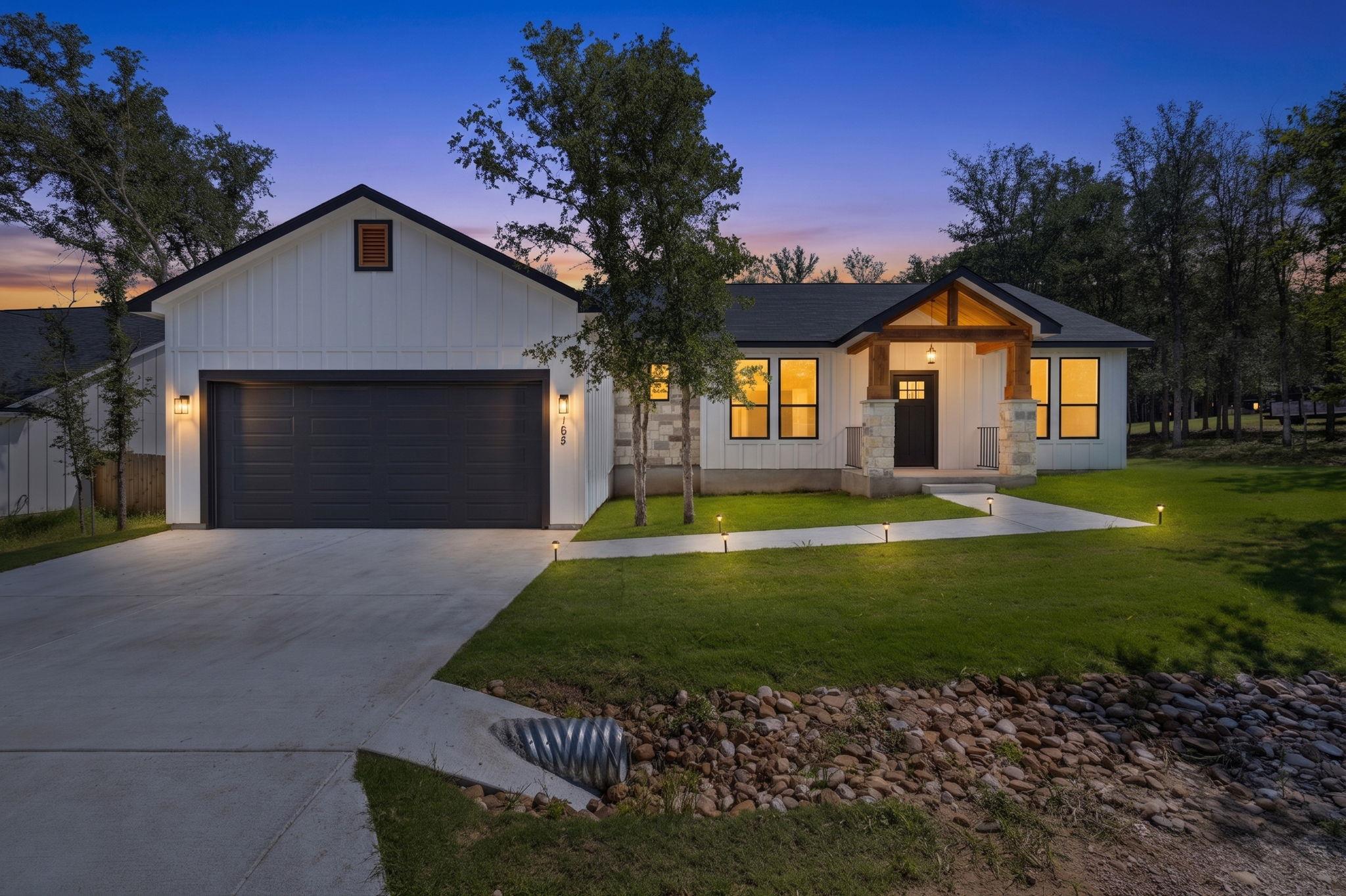 165 Nuuanu Ln, Bastrop, TX 78602