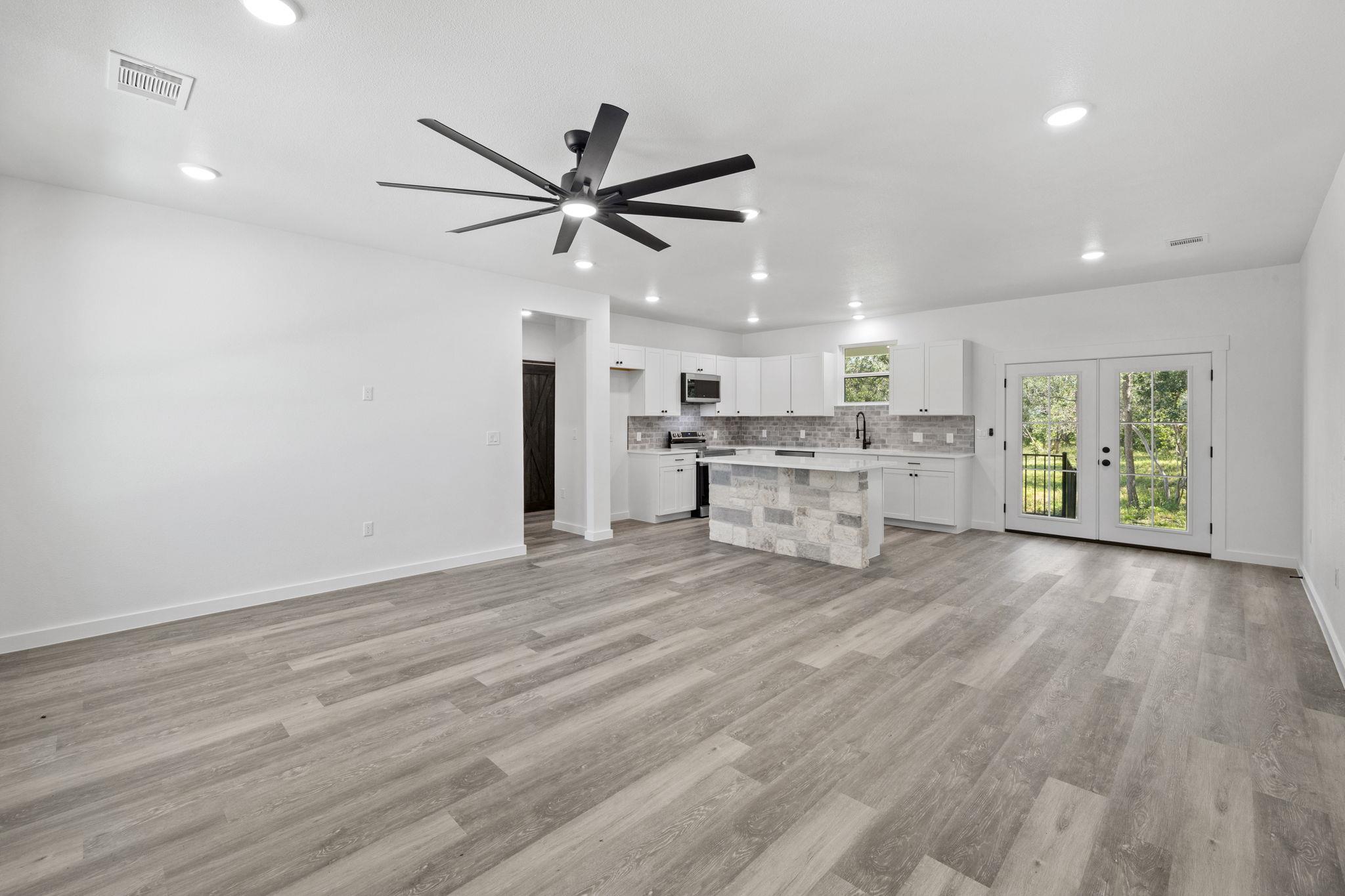 165 Nuuanu Ln, Bastrop, TX 78602
