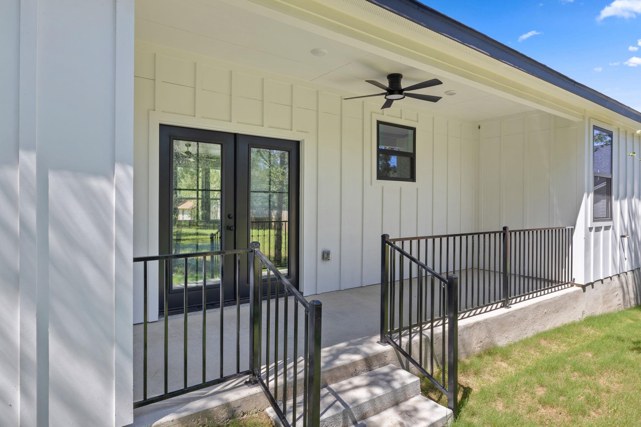 165 Nuuanu Ln, Bastrop, TX 78602