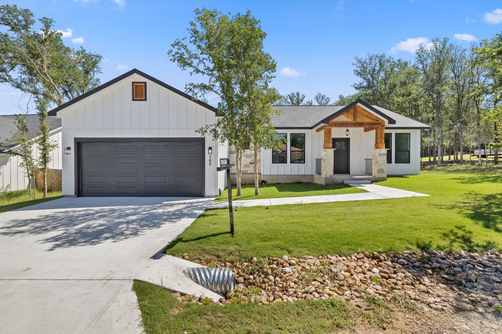 165 Nuuanu Ln, Bastrop, TX 78602
