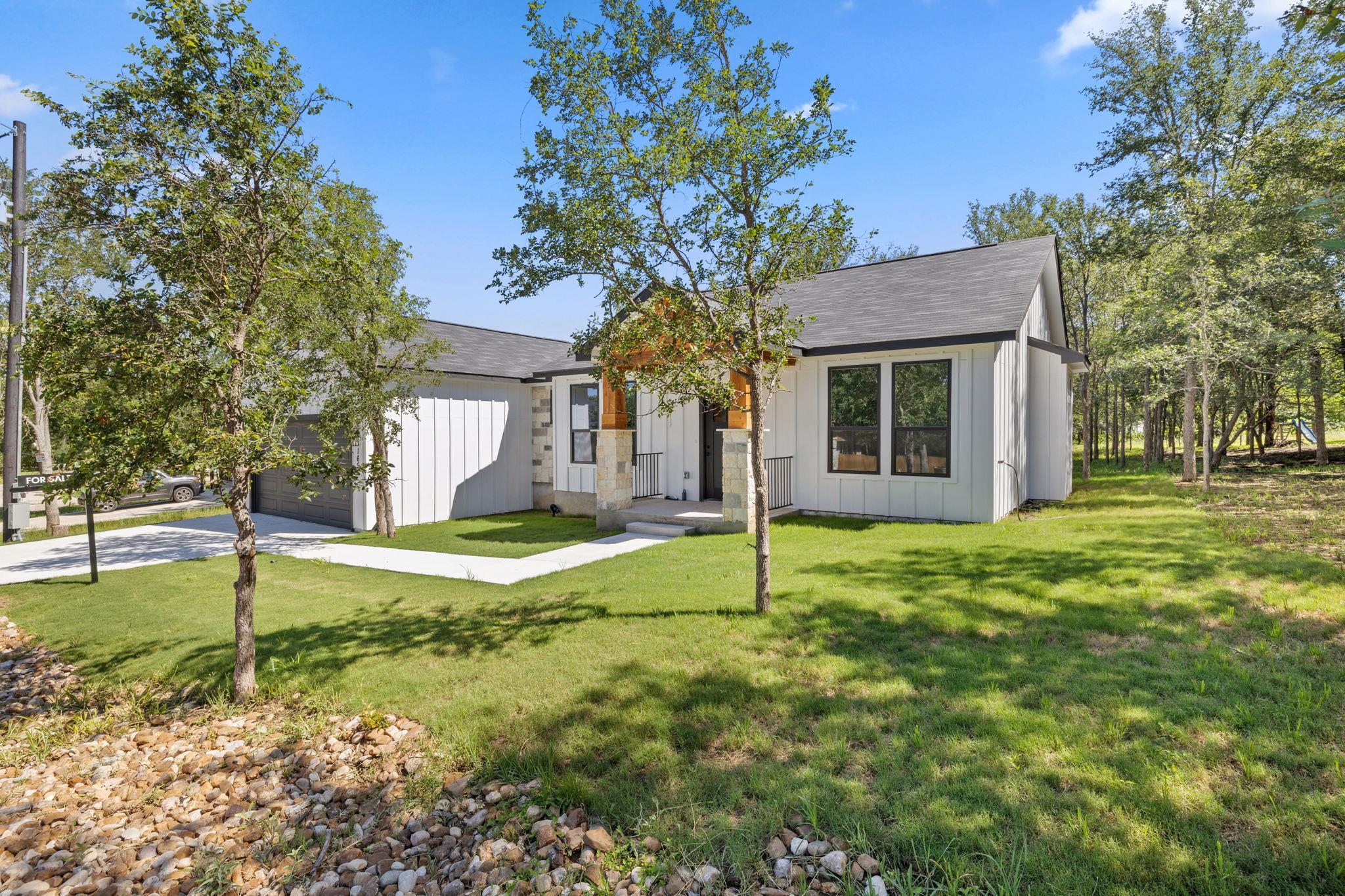 165 Nuuanu Ln, Bastrop, TX 78602