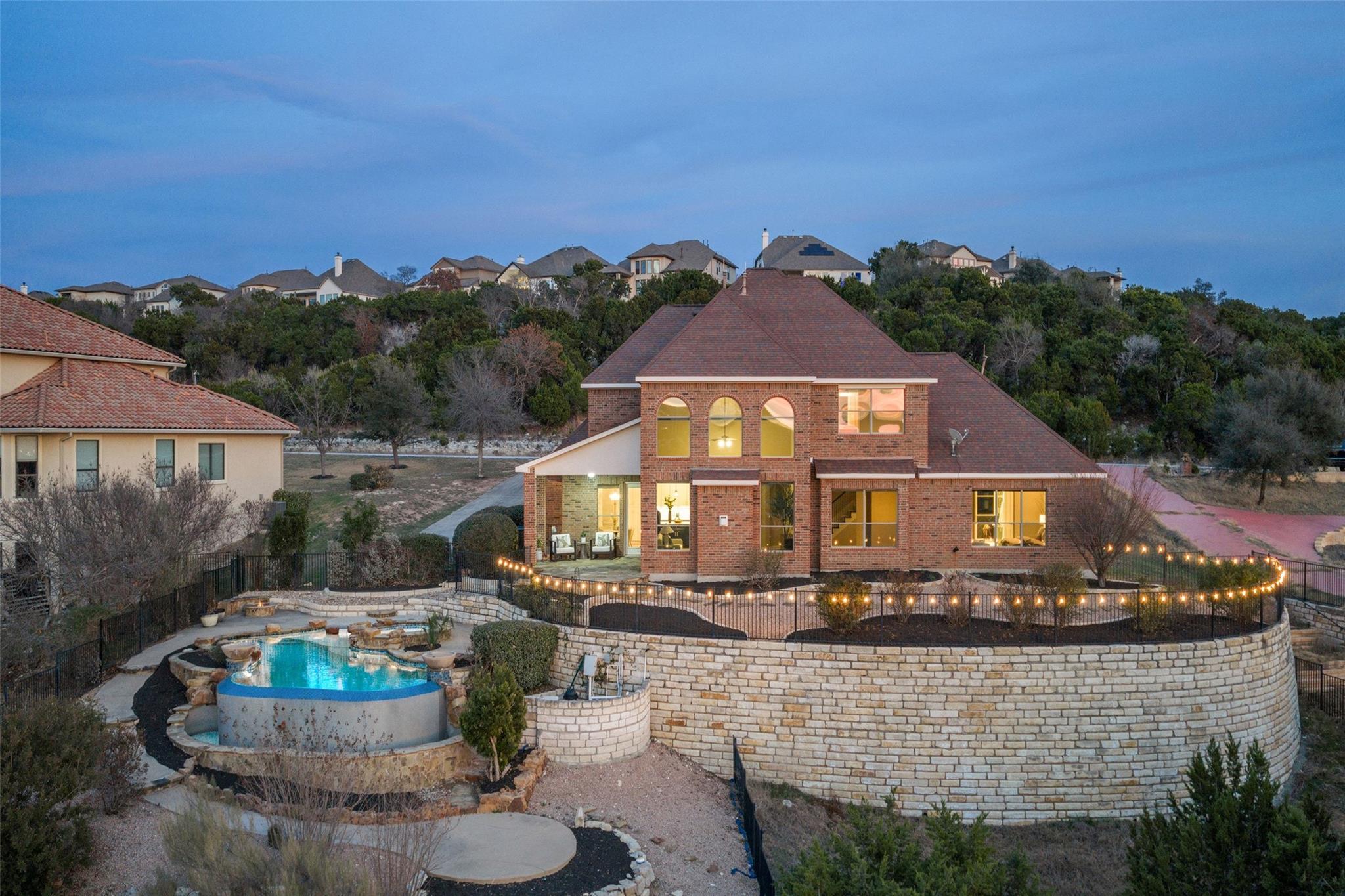 2702 Lakehurst Rd, Spicewood, TX 78669