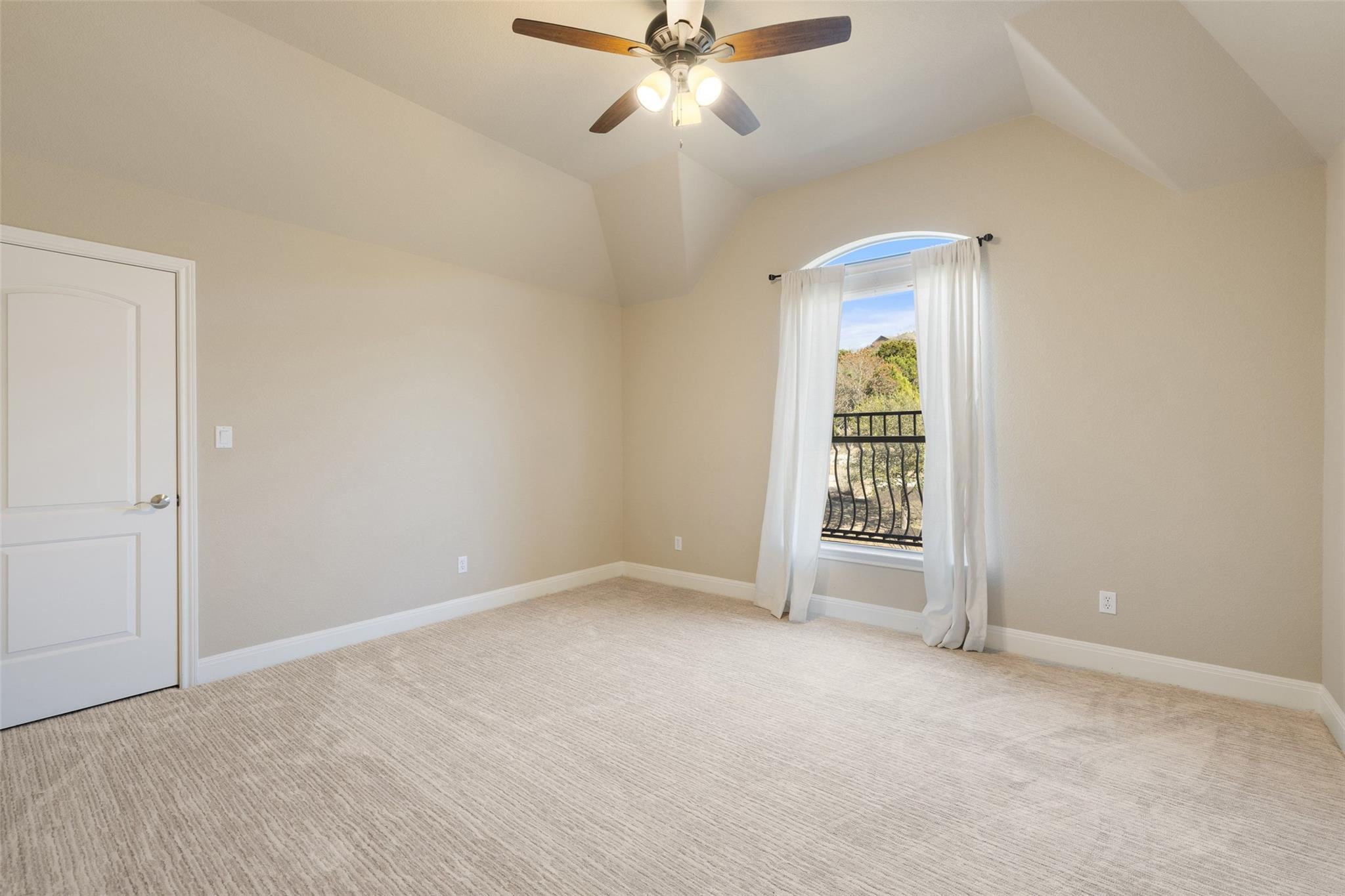 2702 Lakehurst Rd, Spicewood, TX 78669