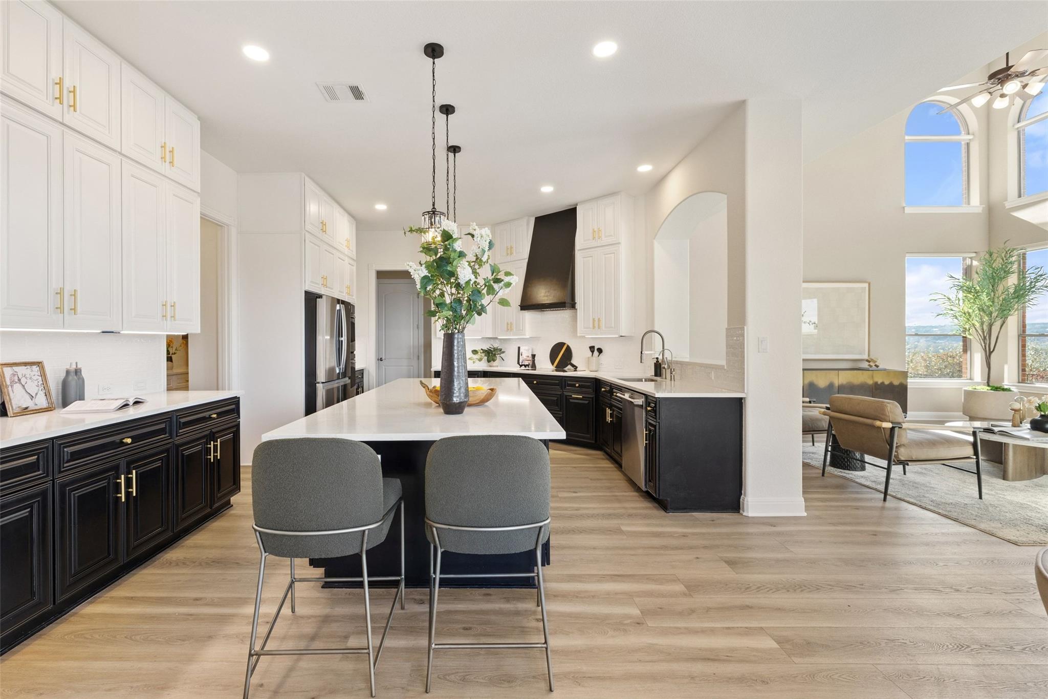 2702 Lakehurst Rd, Spicewood, TX 78669