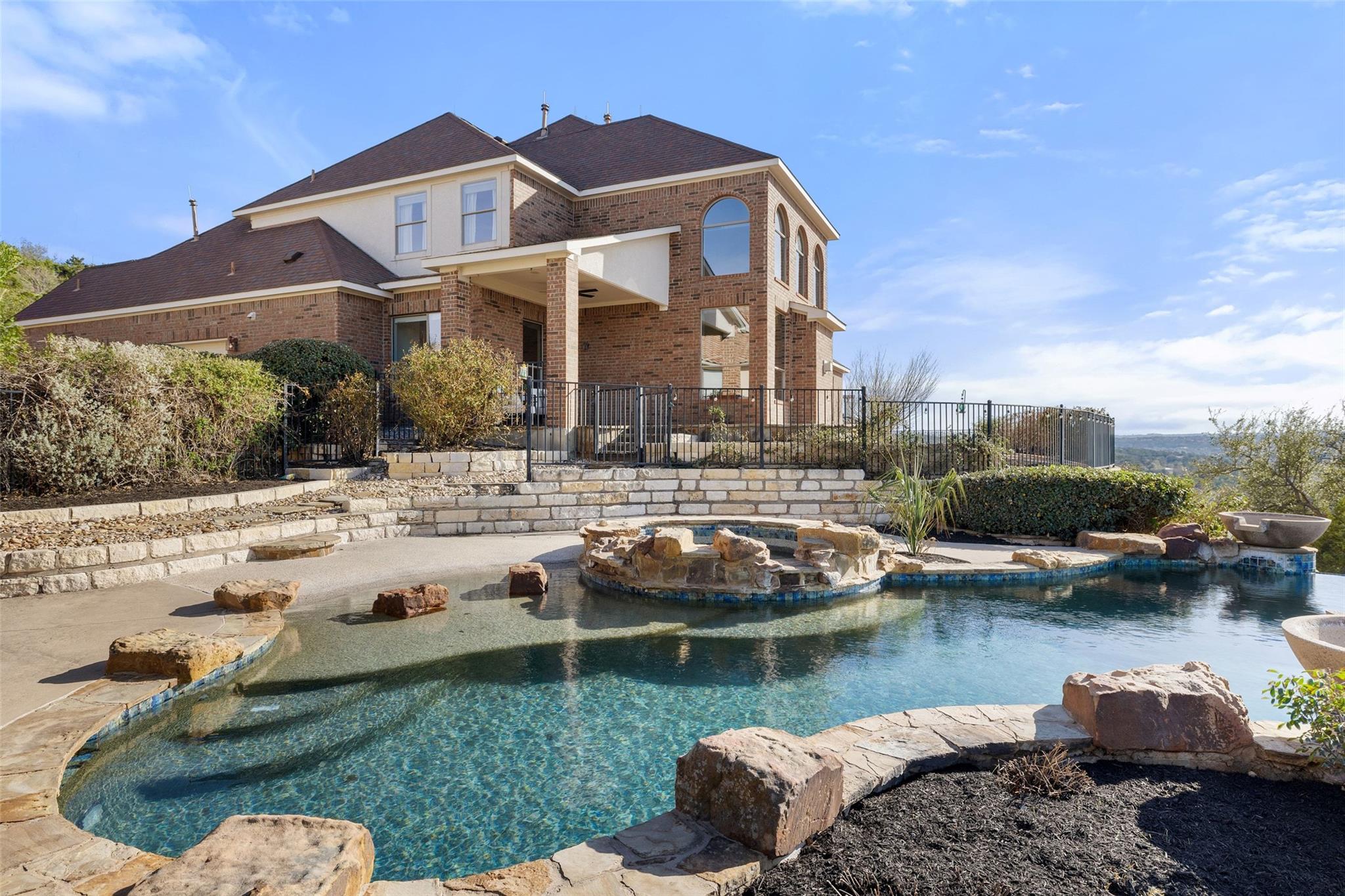 2702 Lakehurst Rd, Spicewood, TX 78669