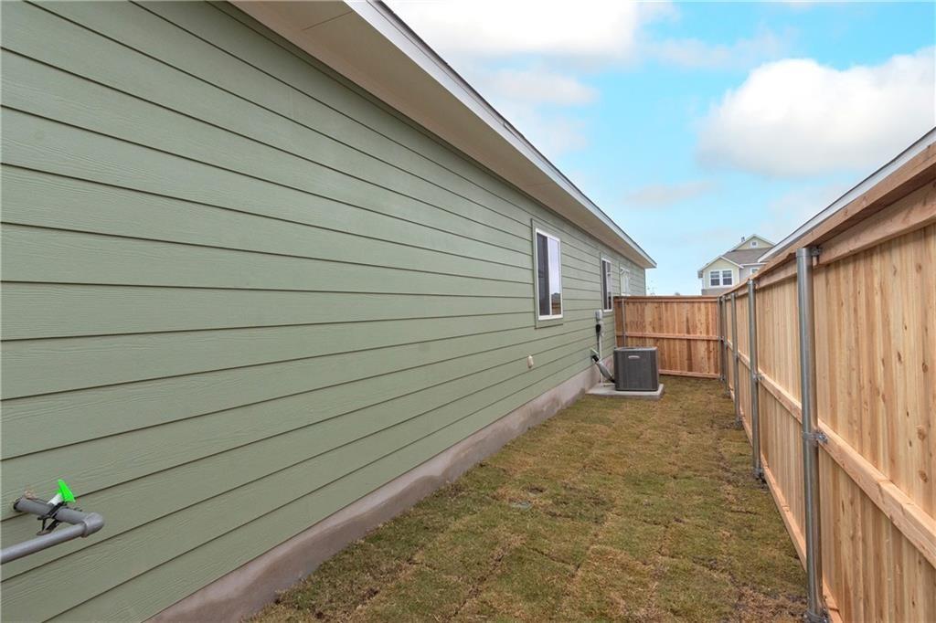 124 Spiny Lizard Ln, San Marcos, TX 78666