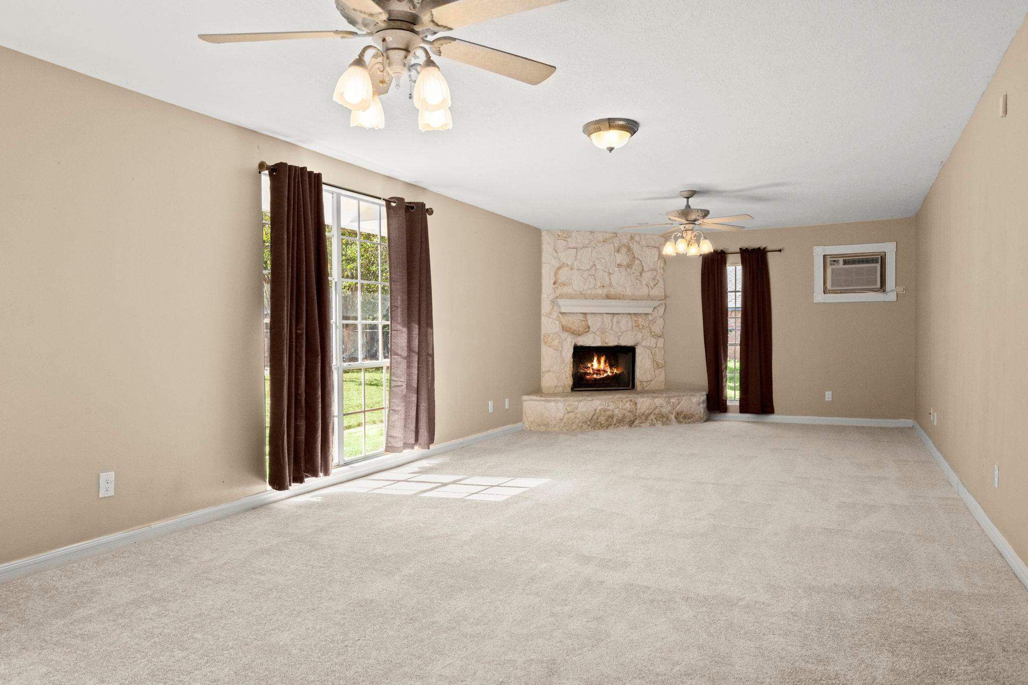 31707 Oak Xing, Magnolia, TX 77355