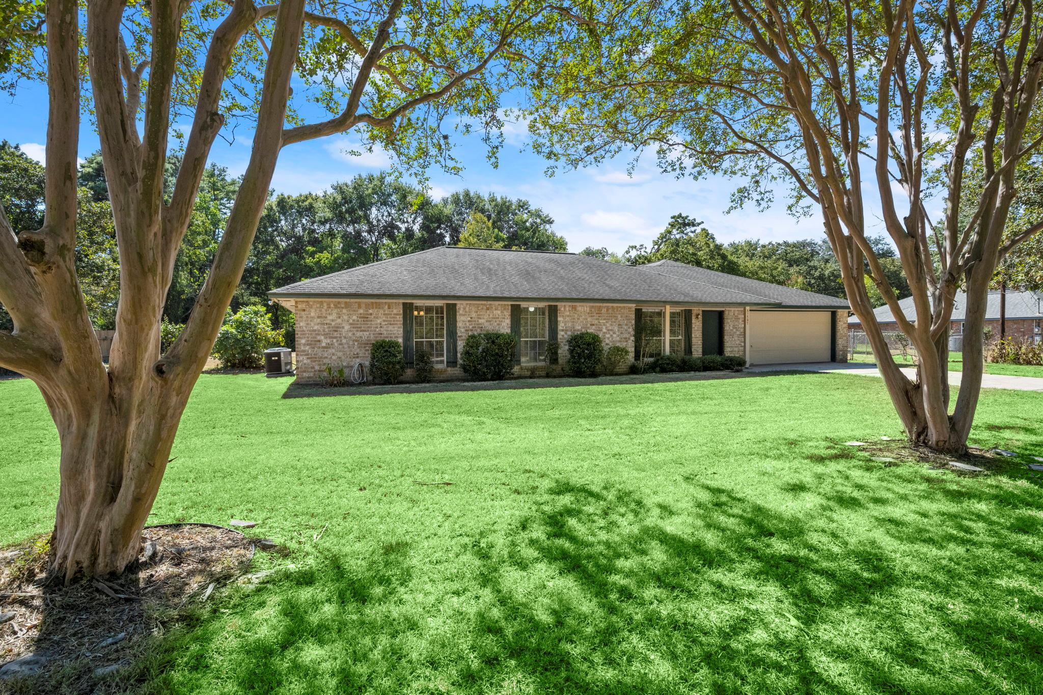 31707 Oak Xing, Magnolia, TX 77355