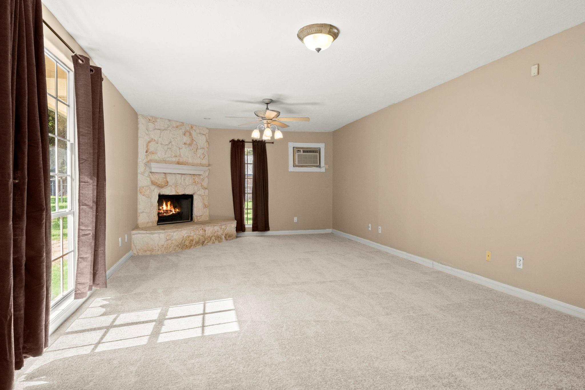 31707 Oak Xing, Magnolia, TX 77355