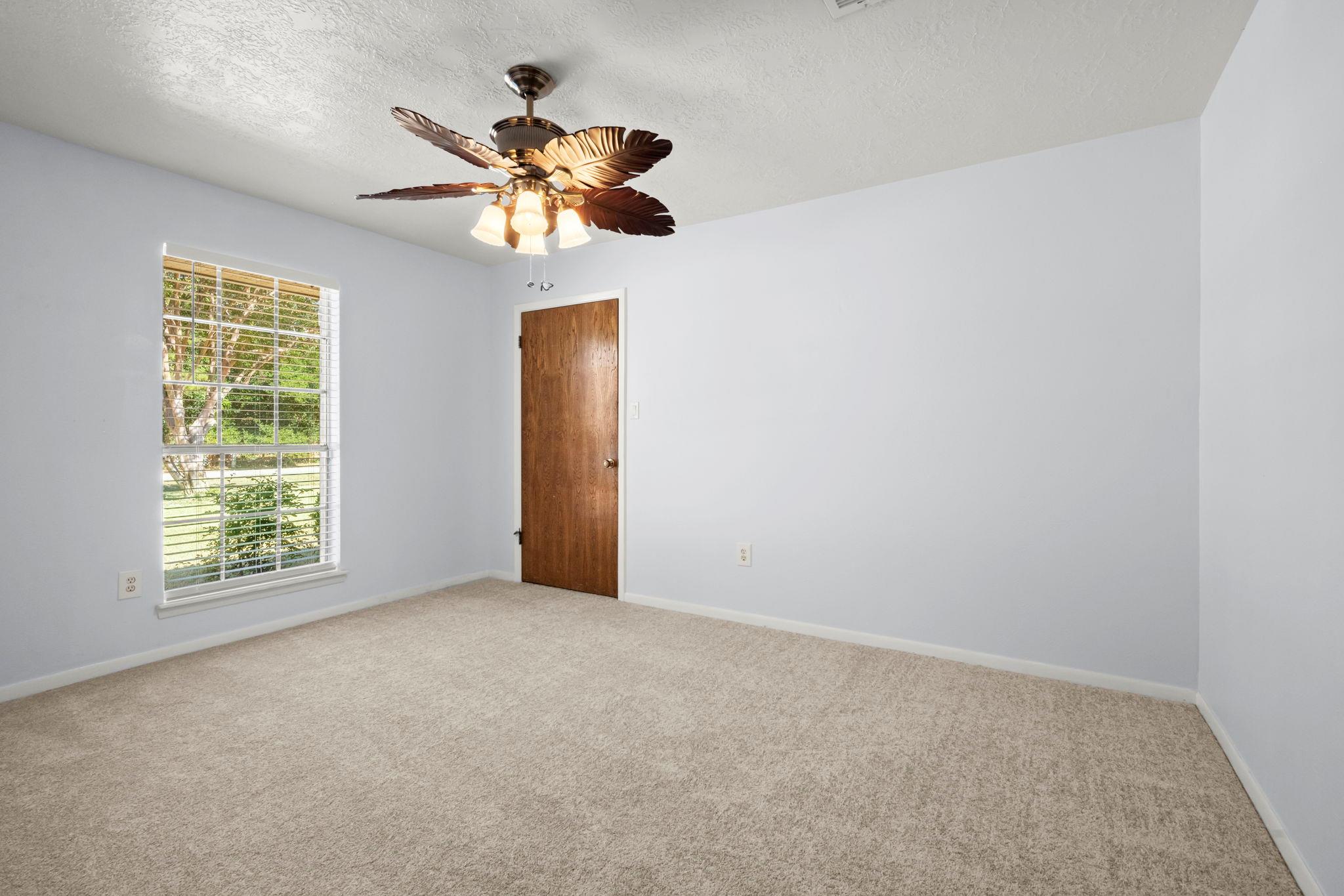 31707 Oak Xing, Magnolia, TX 77355