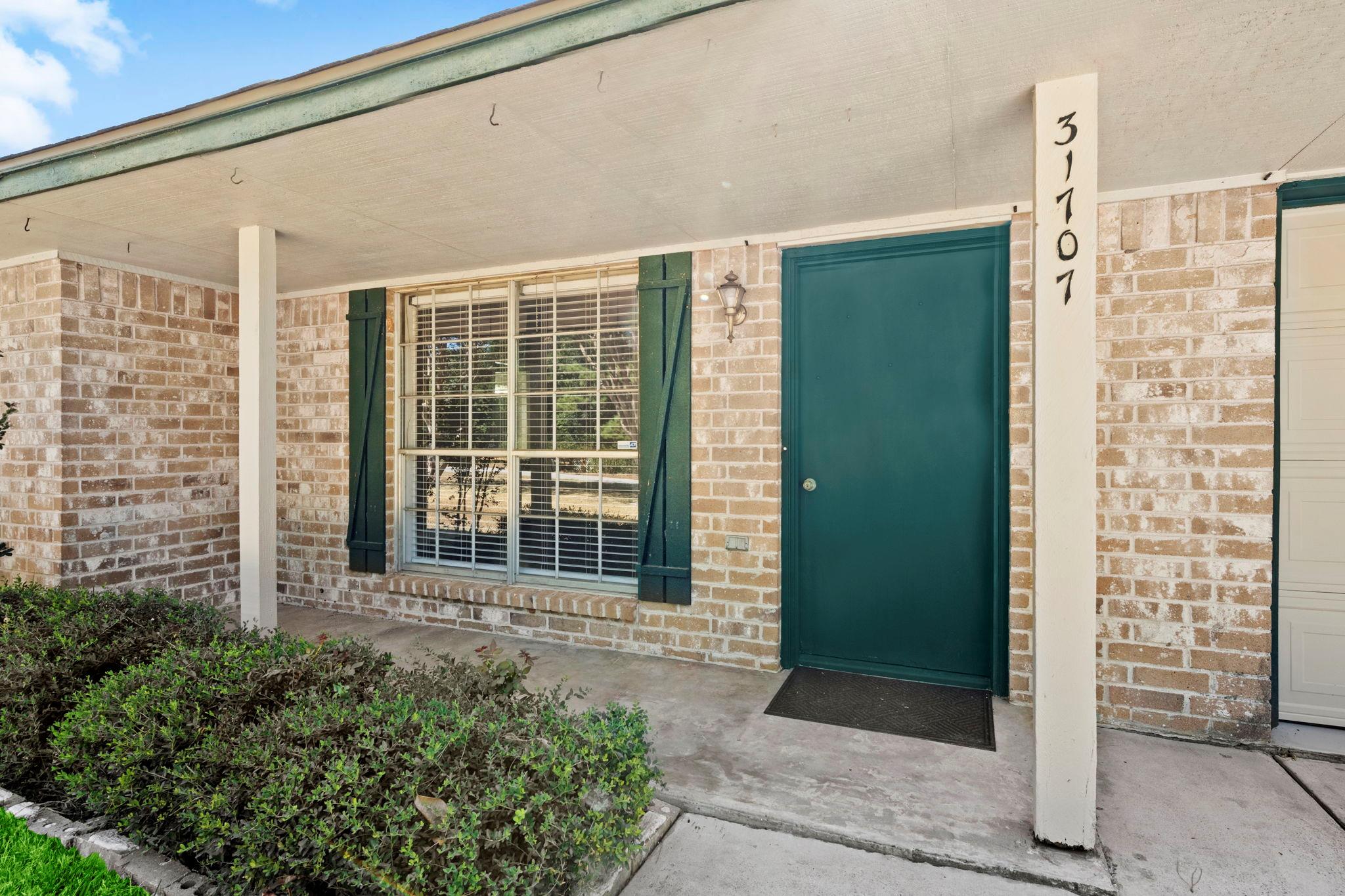 31707 Oak Xing, Magnolia, TX 77355