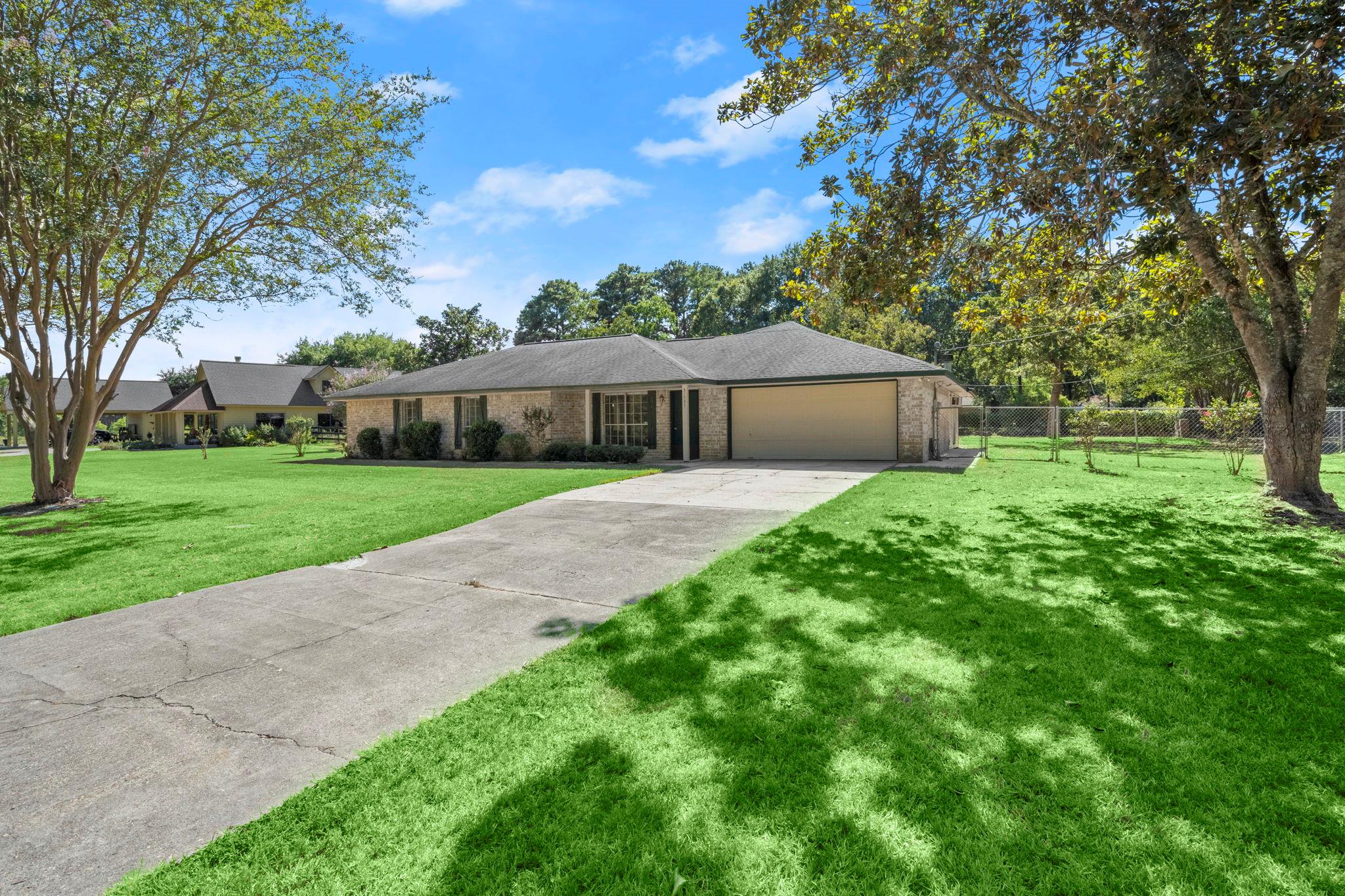 31707 Oak Xing, Magnolia, TX 77355