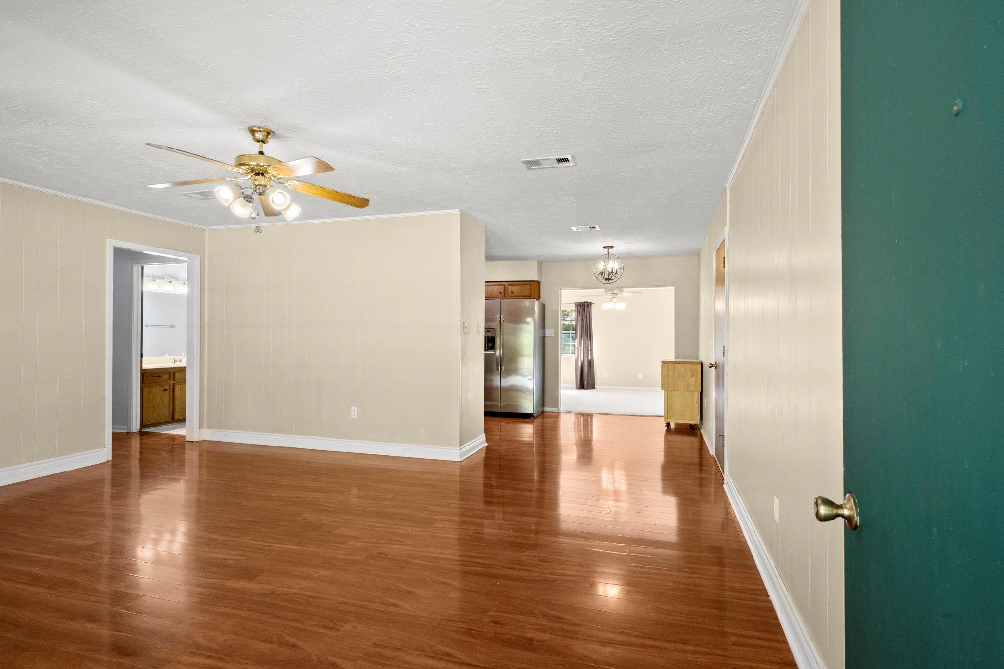 31707 Oak Xing, Magnolia, TX 77355